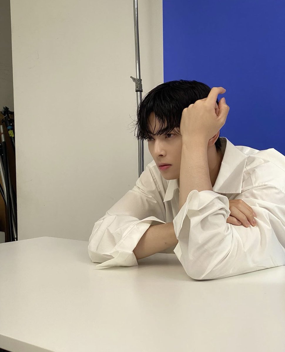 CEWProjects's tweet photo. 26.09.27

Daily military countdown for Eunwoo, marking his journey.

Each day we look back at a moment from Eunwoo’s past on this date, celebrating the memories he has given us over the years while we wait for his return.

Today is Day 427.

On this day 5 years ago — September 27, 2021 🤍
Eunwoo shared these stunning shots from his BEAUTY+ × Fation shoot, giving us both the polished editorial images and glimpses behind the scenes.

From the striking blue backdrop to the timeless black-and-white portraits — such a beautifully simple shoot that let his presence do all the talking.

And somehow, five years later, these shots hardly feel five years old at all. 😊

427 days already behind him — and now only four months to go. 💜

We will be here every day until he returns. ✨

#CHAEUNWOO #차은우
@CHAEUNWOO_offcl