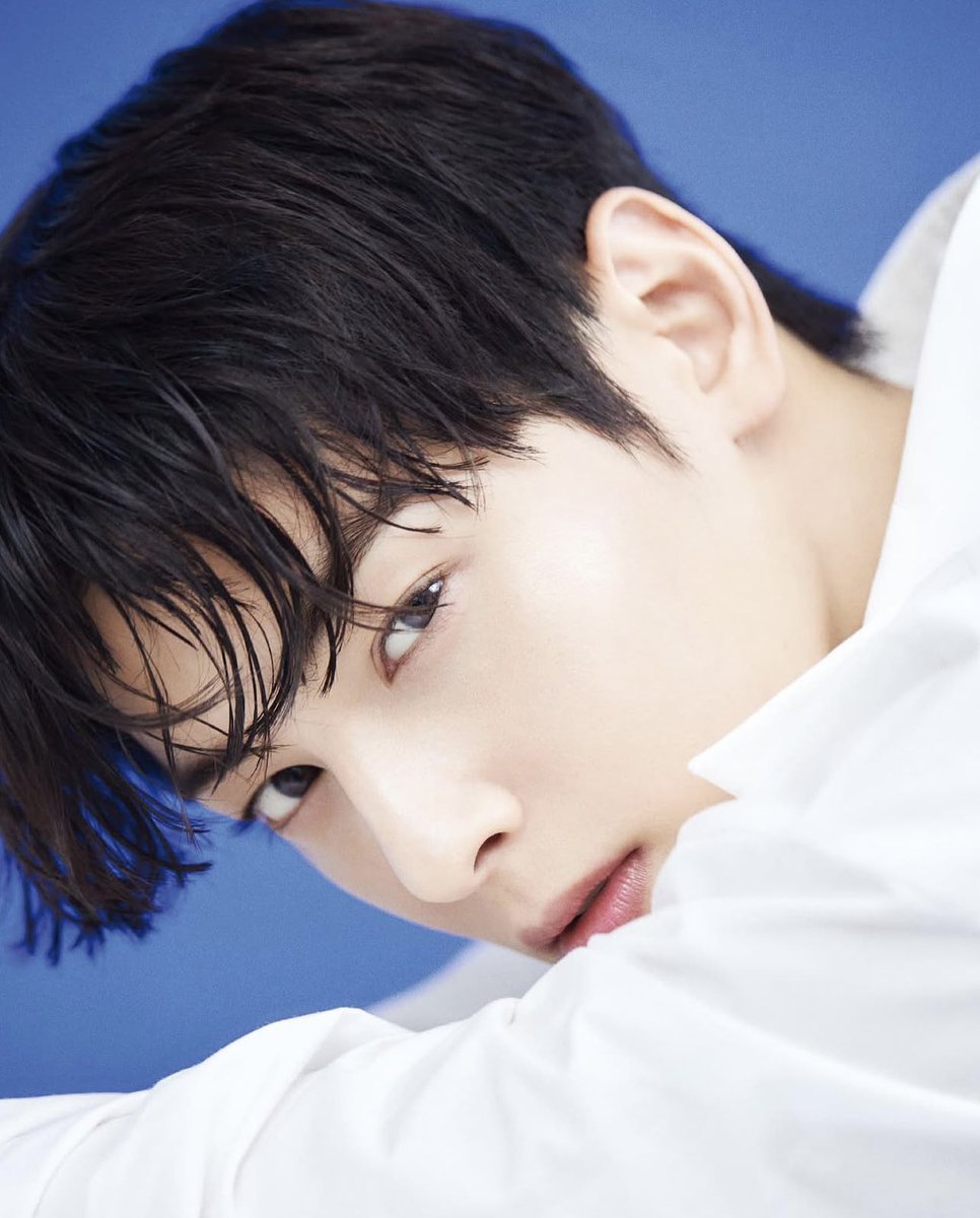 CEWProjects's tweet photo. 26.09.27

Daily military countdown for Eunwoo, marking his journey.

Each day we look back at a moment from Eunwoo’s past on this date, celebrating the memories he has given us over the years while we wait for his return.

Today is Day 427.

On this day 5 years ago — September 27, 2021 🤍
Eunwoo shared these stunning shots from his BEAUTY+ × Fation shoot, giving us both the polished editorial images and glimpses behind the scenes.

From the striking blue backdrop to the timeless black-and-white portraits — such a beautifully simple shoot that let his presence do all the talking.

And somehow, five years later, these shots hardly feel five years old at all. 😊

427 days already behind him — and now only four months to go. 💜

We will be here every day until he returns. ✨

#CHAEUNWOO #차은우
@CHAEUNWOO_offcl
