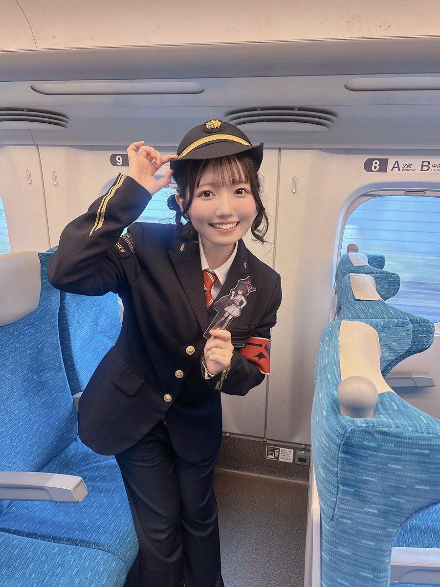 _m_aaii's tweet photo. 新大阪行き #ブルアカ 新幹線へのご乗車、
誠にありがとうございました〜〜！❤️🚄🎉
乗務員さんになっちゃった〜！✨
（だから！子供の体験じゃないです！笑
皆さんとの距離も超〜近くてずっと幸せでした🥰🎀
JR東海さん！改めまして素敵なコラボありがとうございます！😭✨車内ボイスもぜひ聞いてね😈 https://t.co/25vOkmXLfl