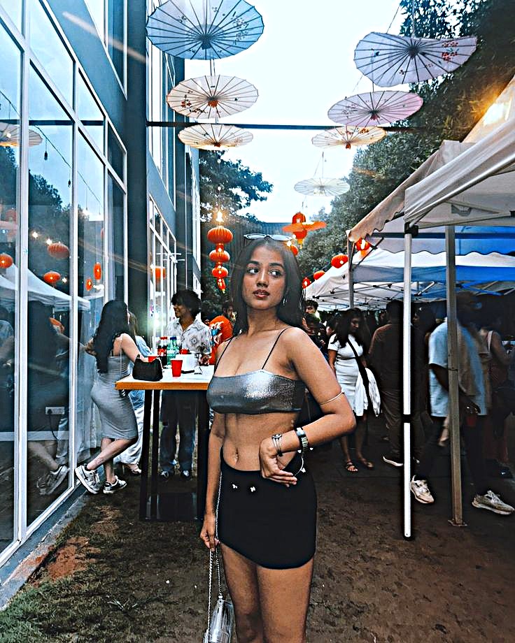 baddiesforshow's tweet photo. NAME-  MANSI SHROFF
UNIVERSITY -  CHRIST UNIVERSITY, BANGLORE
AGE -21
HOMETOWN -  VARANASI UP
FEATURES-  BIG BOOBS, STRECH MARKS ON BOOBS ,BUSTY FIGURE

#collegeslut #bigtits #sexy #instainfluencer #cute #indiancollegegirl https://t.co/9FNZ5MxwNk