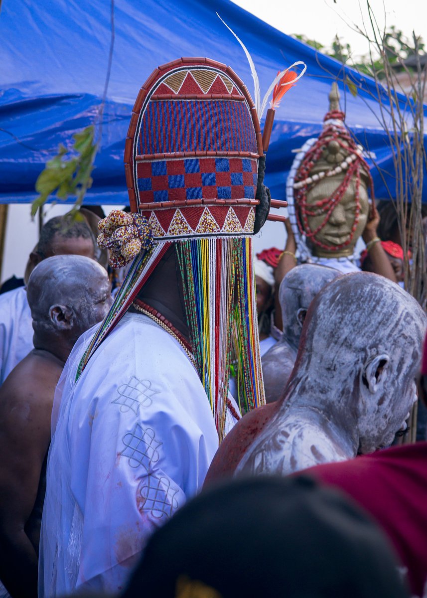 thesametoluwase's tweet photo. The sacred Aare crown is not just a royal fashion... It is a symbol of the powerful existence of the Yoruba race

The Oonirisa steps out yesterday with the sacred Ade Aare.

Photos taken by Me 🚀 https://t.co/M2dFijDPzO