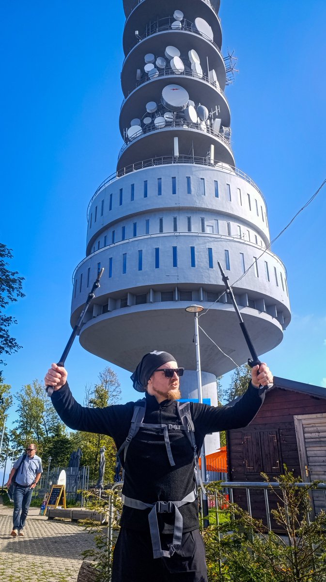 barnimir's tweet photo. Subota nakon 35. godine: hike tijekom dana, a navečer čitanje knjige. https://t.co/rOx0f3tfuN