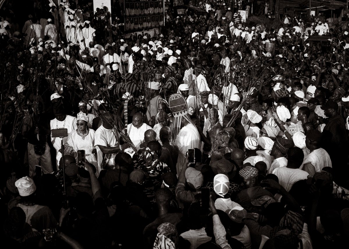 thesametoluwase's tweet photo. The sacred Aare crown is not just a royal fashion... It is a symbol of the powerful existence of the Yoruba race

The Oonirisa steps out yesterday with the sacred Ade Aare.

Photos taken by Me 🚀 https://t.co/M2dFijDPzO