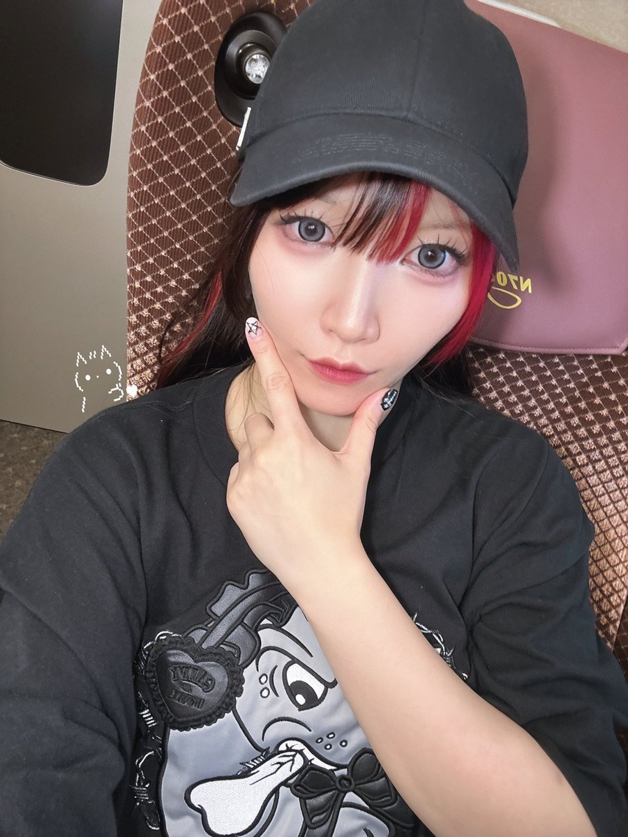 maki_itoh's tweet photo. 推し旅しながら東京戻りましたわよ🎶🎶✨️✨️
世界一可愛いクイズで間違えると怒られる仕様が素晴らしいです。
10月13日までね🚄🚄💖💖💖
特別にオフショットも公開📸📸📸
https://t.co/2isHz6Fnmv https://t.co/zILQhBUk1D