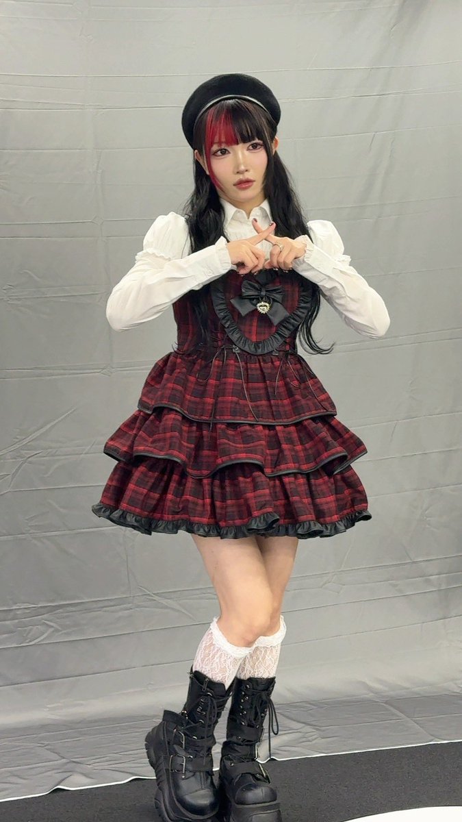 maki_itoh's tweet photo. 推し旅しながら東京戻りましたわよ🎶🎶✨️✨️
世界一可愛いクイズで間違えると怒られる仕様が素晴らしいです。
10月13日までね🚄🚄💖💖💖
特別にオフショットも公開📸📸📸
https://t.co/2isHz6Fnmv https://t.co/zILQhBUk1D