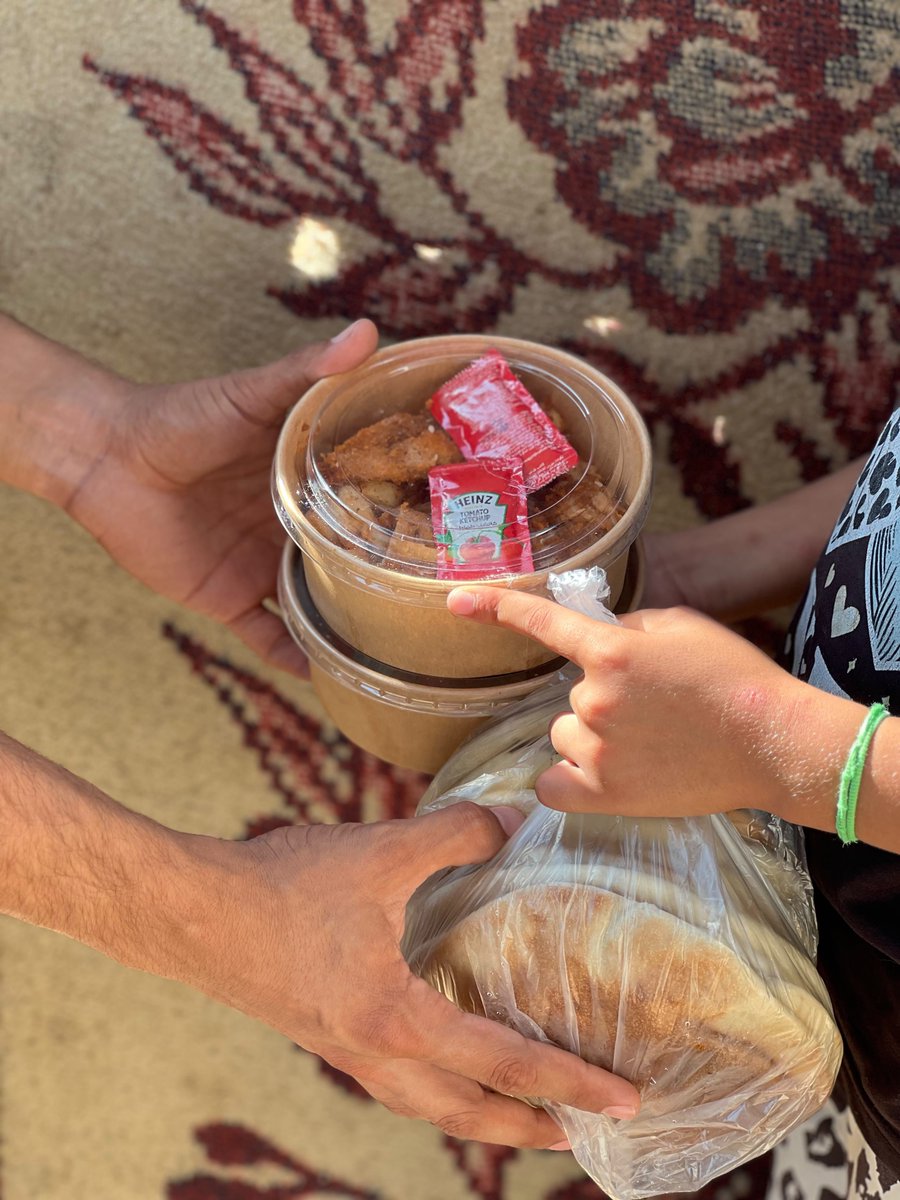 AZZAMAID's tweet photo. نتابع معكم من الميدان 

مشاريعنا مستمرة بإذن الله 
مشاركتكم للتغريدة تعني المزيد من الإطعام بشكل يومي https://t.co/E1hWc4fyW4