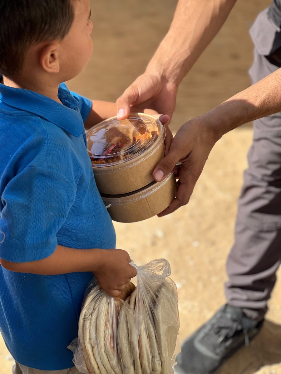 AZZAMAID's tweet photo. نتابع معكم من الميدان 

مشاريعنا مستمرة بإذن الله 
مشاركتكم للتغريدة تعني المزيد من الإطعام بشكل يومي https://t.co/E1hWc4fyW4