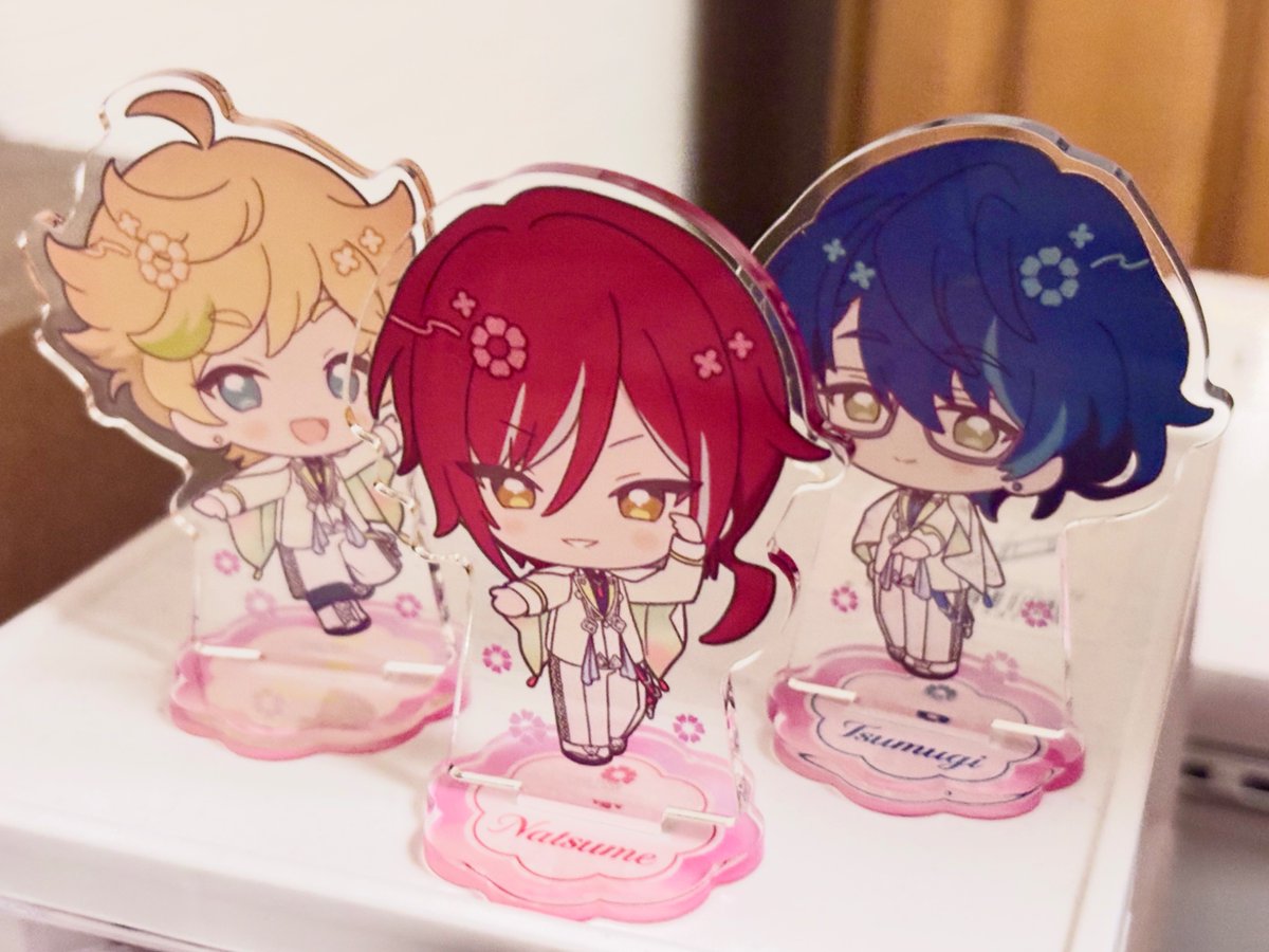 skr_ng's tweet photo. アクスタ揃いました。やっぱり3人が好き…さて、どこに飾ろう。 https://t.co/7eHnziG6fR