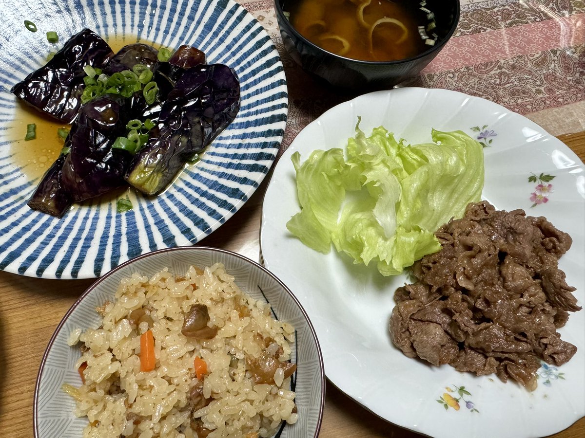 tayu002's tweet photo. 本日の夕食1413
あさりご飯
牛肉炒め
ナスの煮浸し
お味噌汁
レタス https://t.co/DFod4rj304