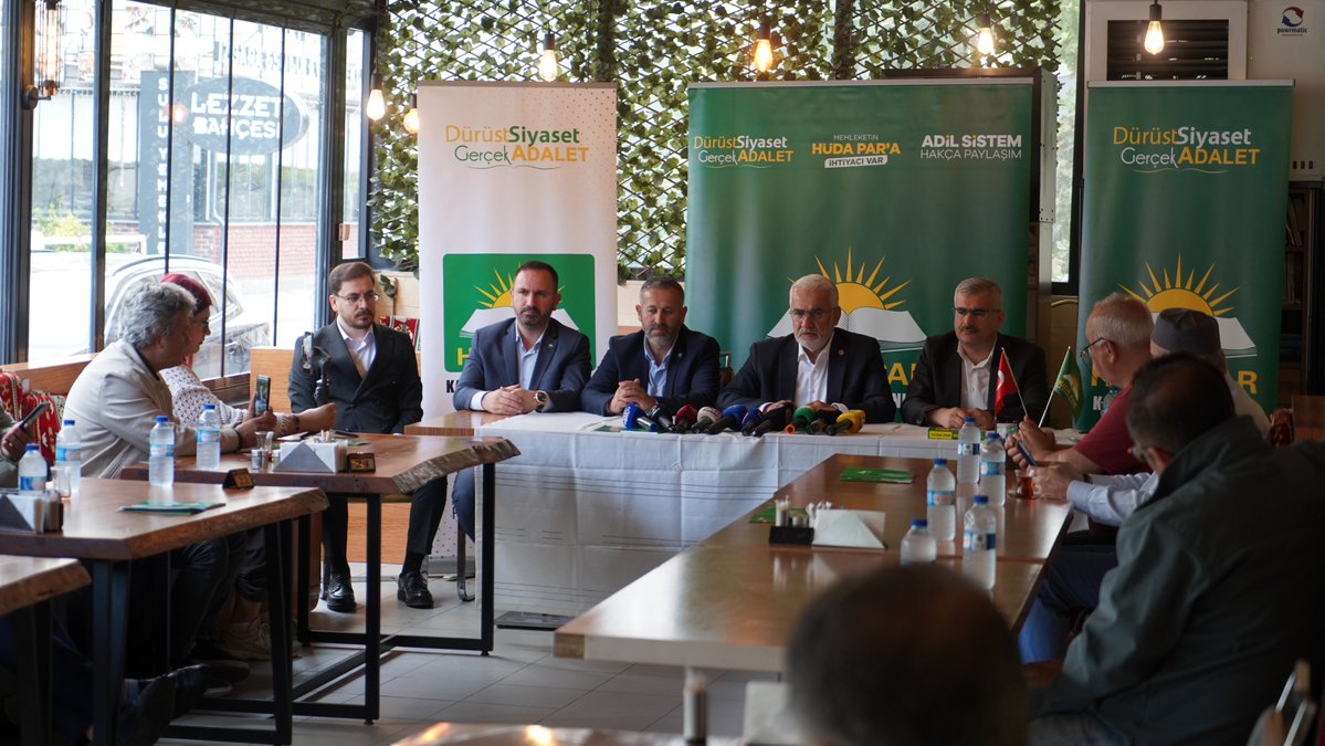 HurDavaPartisi's tweet photo. 📍Kayseri

Genel Başkanımız Sayın Zekeriya Yapıcıoğlu, yerel ve ulusal medya kuruluşlarının temsilcileriyle basın toplantısında bir araya geldi.

Genel Başkanımız toplantıda; Gazze, yeni anayasa, borsadaki fon krizi, asgari ücret ve emekli aylıkları ilgili değerlendirmelerde bulundu.