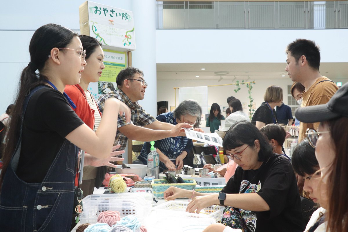 akita_cc's tweet photo. 【今週の秋田市文化創造館】
9/23（水）は「第6回チャレンジマーケット」を開催！
販売、演奏、体験、制作など、「文化創造館で〇〇してみたい！」50組が集まりました。
あわせて「クリエイター・イン・レジデンス2026」の展示も開催。「記録のパーティ」のフィールドノートは1階で展示中です！ https://t.co/lyFCoclPDS
