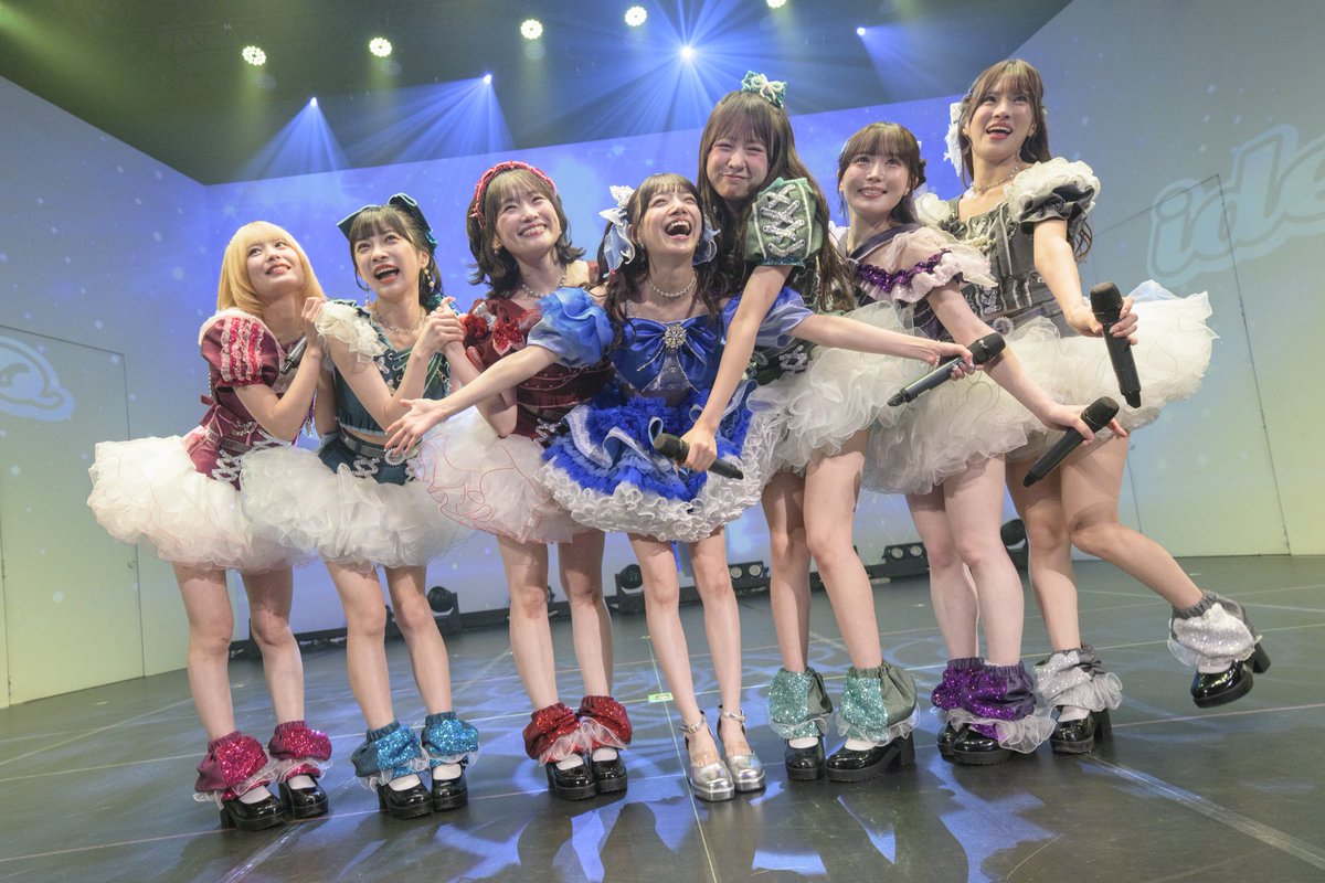 arisa_idp0312's tweet photo. 2026.9.26

ideal pecoとして最後のステージ
3年前、自分のアイドル人生にやり残したことがないか悩んでいた時に、立ち上げからのグループを経験してみたい、0からのグループでどこまで頑張れるのか最後に挑戦してみたい、そんな気持ちからこの場所にたどり着きました。

本当に眩しくて、怒涛の日々でした。

楽しい事も、嬉しい事も、
辛い事も、悔しい事も沢山あったけど、
最後にideal pecoを選んで、最後までアイドルという仕事に真剣に向き合えた事、本当に感謝しています。💐

何より、歴の長い私を受け入れ、大切に尊重してくださったことが嬉しかったです。

オリメンのみんな、
みんなとだからまた夢を見れたし、みんなと叶えられた夢も叶えられなかった夢も全部引っくるめて楽しい時間だったよ！
妹みたいに可愛くてまっすぐで繊細で、私がみんなを守らなきゃって日々みんなのことを何よりも大切に思っていたよ、それはこれからも変わらない！
それぞれの道、幸せに過ごそうね♡

新メンバーのみんな、
4ヶ月間短い時間だったけどみんなが一生懸命3年分をどうにか埋めようと頑張ってくれてるのすぐそばで見ていて、本当にありがとうの気持ちでいっぱいだったよ。引き継ぎ期間、みんなとどのくらいの距離感で接したらいいか難しかったんだけど、私の長いアイドル人生がみんなのアイドル人生のヒントになっていたらいいな！って思って過ごしていたよ。
４人がいつもわちゃわちゃ仲良くしてるのが可愛くて癒しだった♡ありがとう！

最後のアイドル人生にideal pecoを選んで、後悔ありません！

私のアイドル人生を悔いなくやり切らせてくれて、本当にありがとうございました💎

#アイペコ #idealpeco