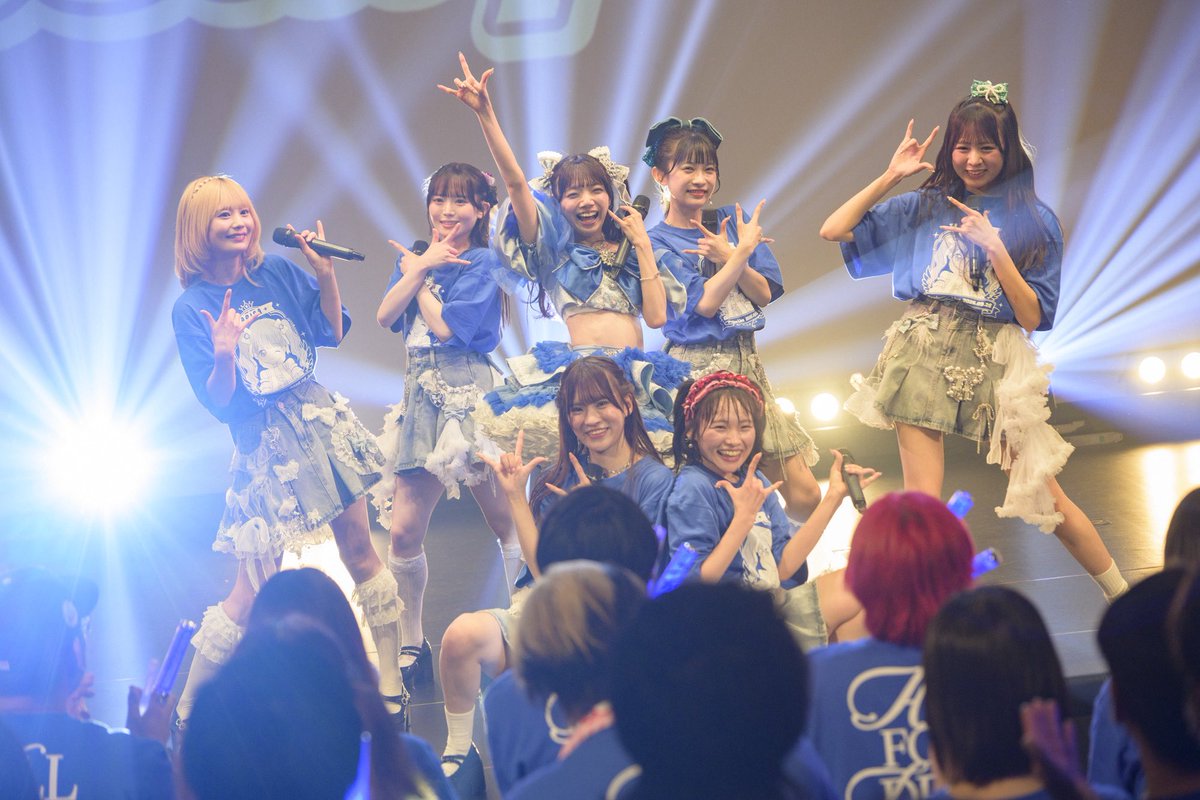 arisa_idp0312's tweet photo. 2026.9.26

ideal pecoとして最後のステージ
3年前、自分のアイドル人生にやり残したことがないか悩んでいた時に、立ち上げからのグループを経験してみたい、0からのグループでどこまで頑張れるのか最後に挑戦してみたい、そんな気持ちからこの場所にたどり着きました。

本当に眩しくて、怒涛の日々でした。

楽しい事も、嬉しい事も、
辛い事も、悔しい事も沢山あったけど、
最後にideal pecoを選んで、最後までアイドルという仕事に真剣に向き合えた事、本当に感謝しています。💐

何より、歴の長い私を受け入れ、大切に尊重してくださったことが嬉しかったです。

オリメンのみんな、
みんなとだからまた夢を見れたし、みんなと叶えられた夢も叶えられなかった夢も全部引っくるめて楽しい時間だったよ！
妹みたいに可愛くてまっすぐで繊細で、私がみんなを守らなきゃって日々みんなのことを何よりも大切に思っていたよ、それはこれからも変わらない！
それぞれの道、幸せに過ごそうね♡

新メンバーのみんな、
4ヶ月間短い時間だったけどみんなが一生懸命3年分をどうにか埋めようと頑張ってくれてるのすぐそばで見ていて、本当にありがとうの気持ちでいっぱいだったよ。引き継ぎ期間、みんなとどのくらいの距離感で接したらいいか難しかったんだけど、私の長いアイドル人生がみんなのアイドル人生のヒントになっていたらいいな！って思って過ごしていたよ。
４人がいつもわちゃわちゃ仲良くしてるのが可愛くて癒しだった♡ありがとう！

最後のアイドル人生にideal pecoを選んで、後悔ありません！

私のアイドル人生を悔いなくやり切らせてくれて、本当にありがとうございました💎

#アイペコ #idealpeco