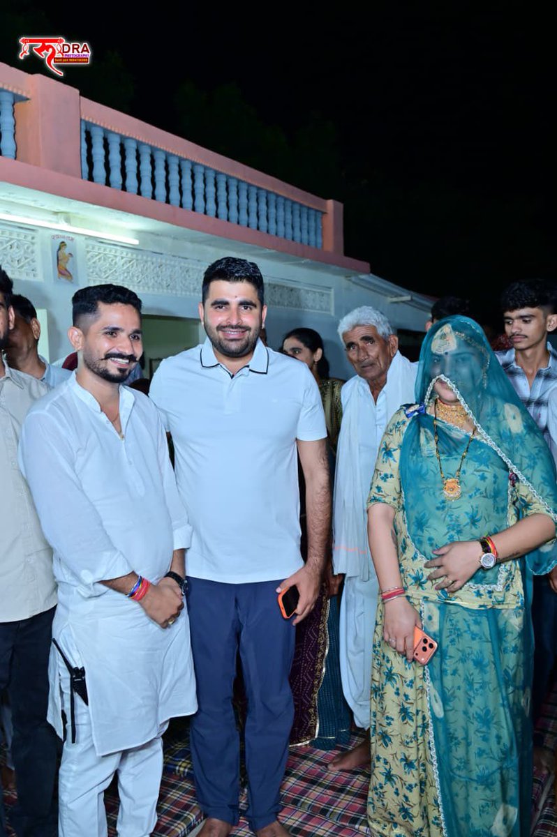 RavindraBhati__'s tweet photo. सरलीकरण की मुहिम के प्रथम दिवस की रात्रि लाछीवाड़ा पहुंचने पर श्री प्रकाश जी धायल (विश्नोई) सहित उनके परिवारजनों द्वारा अपने निवास स्थान पर 2,000 से अधिक लोगों के लिए भोजन एवं विश्राम की व्यवस्था करने हेतु हृदय से कोटि-कोटि आभार।

यह केवल किसी एक व्यक्ति, जाति या समुदाय की लड़ाई नहीं, बल्कि हम सभी की साझी लड़ाई है। इस संघर्ष को मजबूती देने और अपने हक की आवाज को बुलंद करने में आप सभी का सहयोग एवं योगदान आवश्यक है।

आपका यह स्नेह, सहयोग और सहभागिता ही इस मुहिम को नई शक्ति प्रदान कर रही है।

आओ साथ चलें....

#सरलीकरण