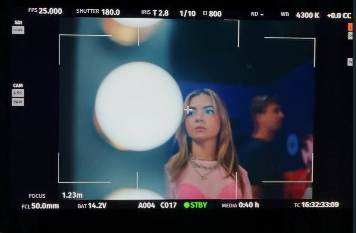 melissactu's tweet photo. Mélissa cette semaine avec sa manager et en tournage 
📸: victoria.philibert sur IG 
#melissa #melissafsh #melissactu https://t.co/amOFVkHwTj