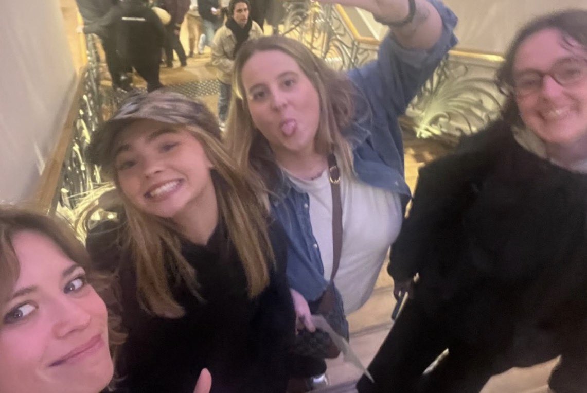 melissactu's tweet photo. Mélissa cette semaine avec sa manager et en tournage 
📸: victoria.philibert sur IG 
#melissa #melissafsh #melissactu https://t.co/amOFVkHwTj