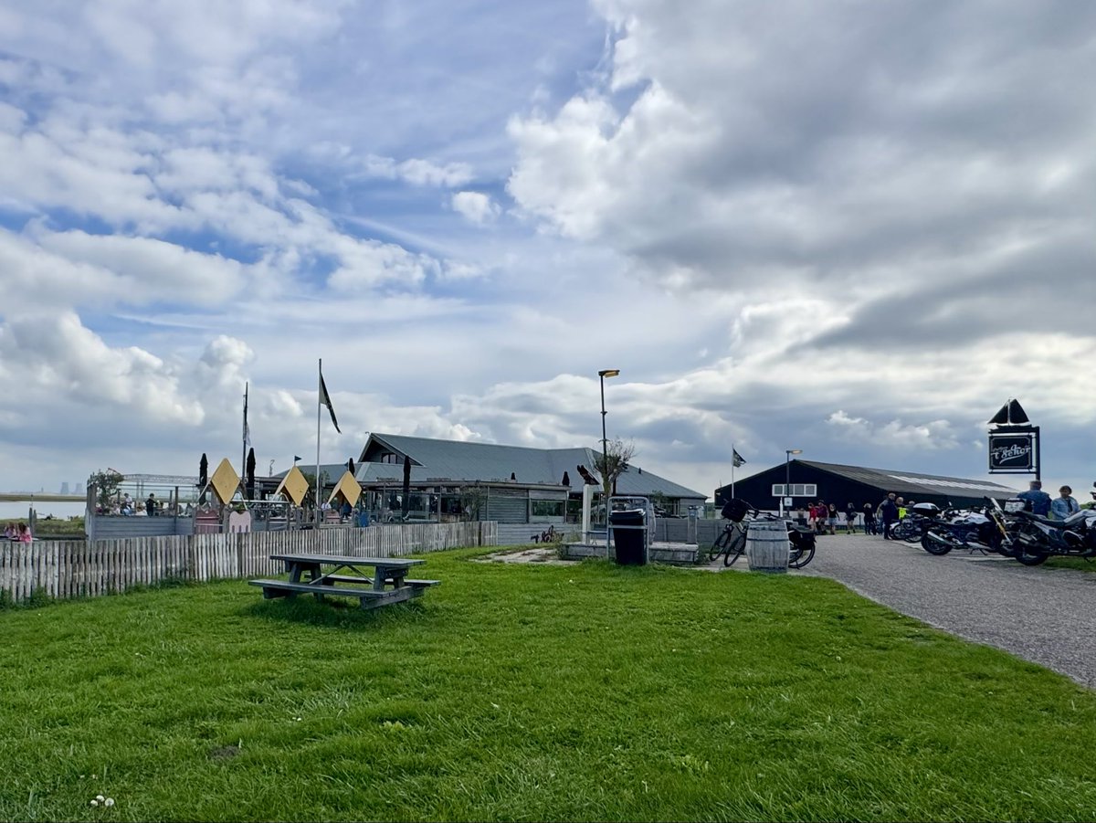 hon_joke's tweet photo. Bij #Paal aan de #Westerschelde #tSchor #restaurant en het #Watersnoodmonument aan de #Kruisstraat gisterenmiddag 
#Fietsen 
Goedemorgen wens jullie een fijne zondag toe!😘☕️👋🏼 https://t.co/lsIFZCf65A