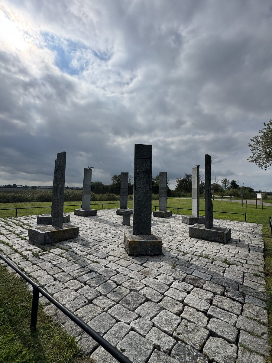 hon_joke's tweet photo. Bij #Paal aan de #Westerschelde #tSchor #restaurant en het #Watersnoodmonument aan de #Kruisstraat gisterenmiddag 
#Fietsen 
Goedemorgen wens jullie een fijne zondag toe!😘☕️👋🏼 https://t.co/lsIFZCf65A