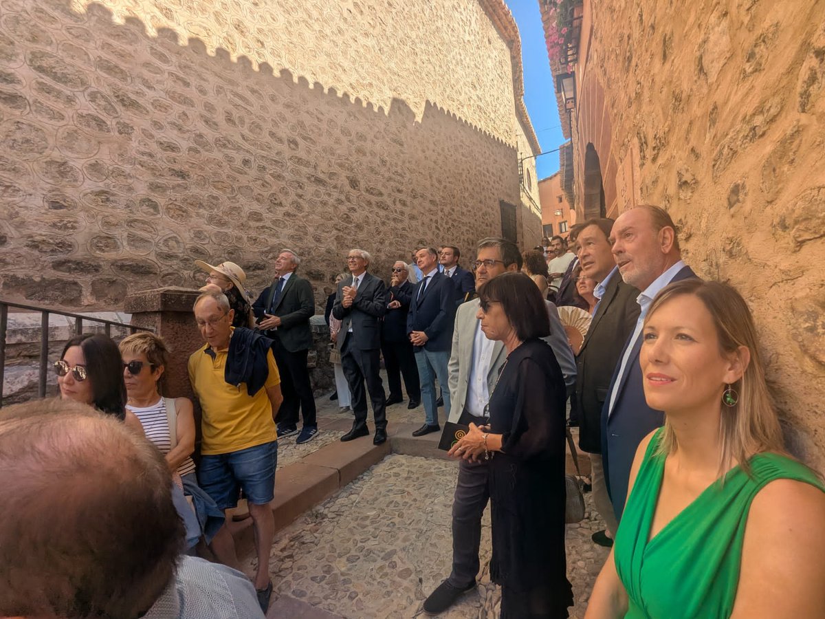 TeruelExiste_'s tweet photo. Celebramos con la Fundación Santa María de Albarracín sus tres décadas de trabajo riguroso y excepcional, que la han convertido en referencia cultural y patrimonial de la comunidad, desde #Teruel 
¡Enhorabuena @fsmalbarracin ! https://t.co/P2prPgA0PI