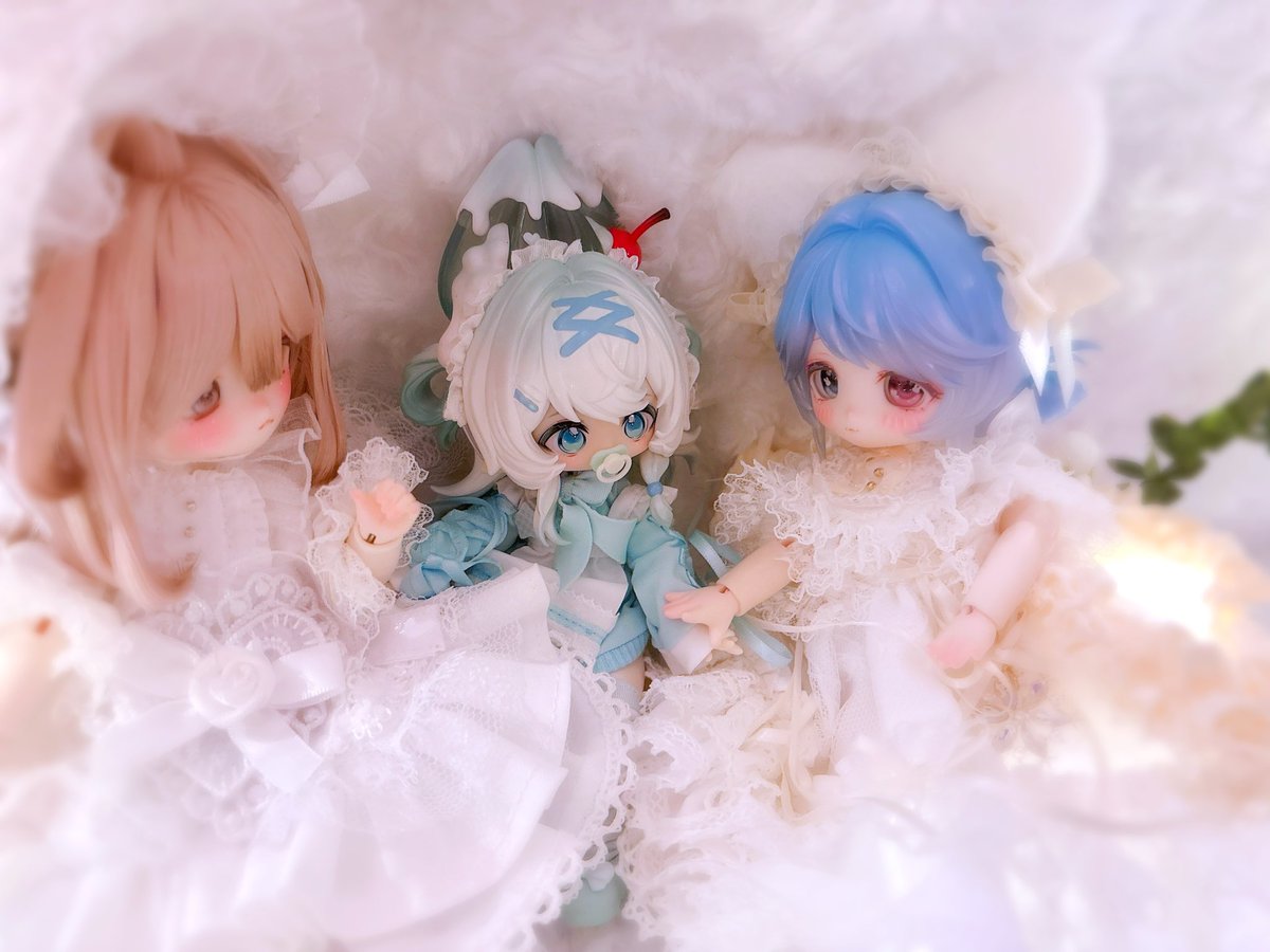 maro_chiiusagi's tweet photo. 双子ちゃん達に可愛い妹が出来て
ほくほく〜⊹꙳ ˶˙ᵕ˙˶ ⊹꙳
お姉ちゃん達によちよちされて
可愛いねぇ🤭💞

#おりこう少女
#姫縫
#ちまどーる
#萌叽甜心 https://t.co/VIH1IdVj67