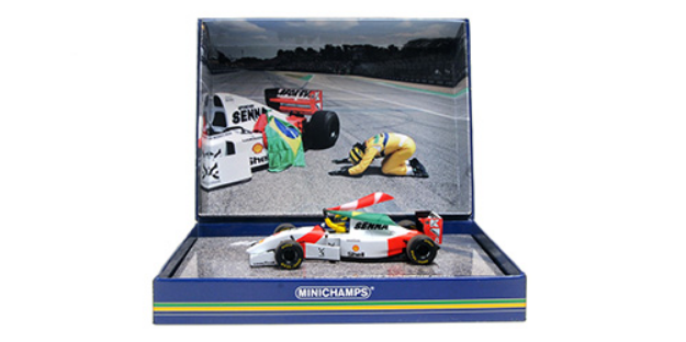 rgnagoya's tweet photo. ð18:30 仿¥ã® #GRANDPRIXPITOUT
å
æ¥ã®ã€ã¿ãªã¢GPã§ããF1ãã·ã³ã®ãã¢èµ°è¡ãæ«é²ããS.ãããã«éžæã
ä»åã玹ä»ããã®ã¯ã2024幎5æ18æ¥ã®ã€ã¢ã©ã§è¡ãããã»ãã»ããªãã¥ãŒãèµ°è¡ãåçŸããèšå¿µã¢ãã«ã§ãã
ðïžãããã£ã³ãã¹ 1/43
ãã¯ã©ãŒã¬ã³ã»ãã©ãŒã MP4/8
S.ãããã«ïŒã€ã¢ã© ã»ãã»ããªãã¥ãŒã
ã¹ã¿ã³ãã£ã³ã°ãã£ã®ã¥ã¢ãšãã©ãžã«åœæãä»å±ããããã«éžæãã»ããžã®æ¬æã蟌ãããç¹å¥ãªäžæ¥ãæ®ãã¢ãã«ã§ãã
ååã¯ãã¡ãð
https://t.co/H3OhwkbXhg
#SebastianVettel #AyrtonSenna #F1ããã«ãŒ