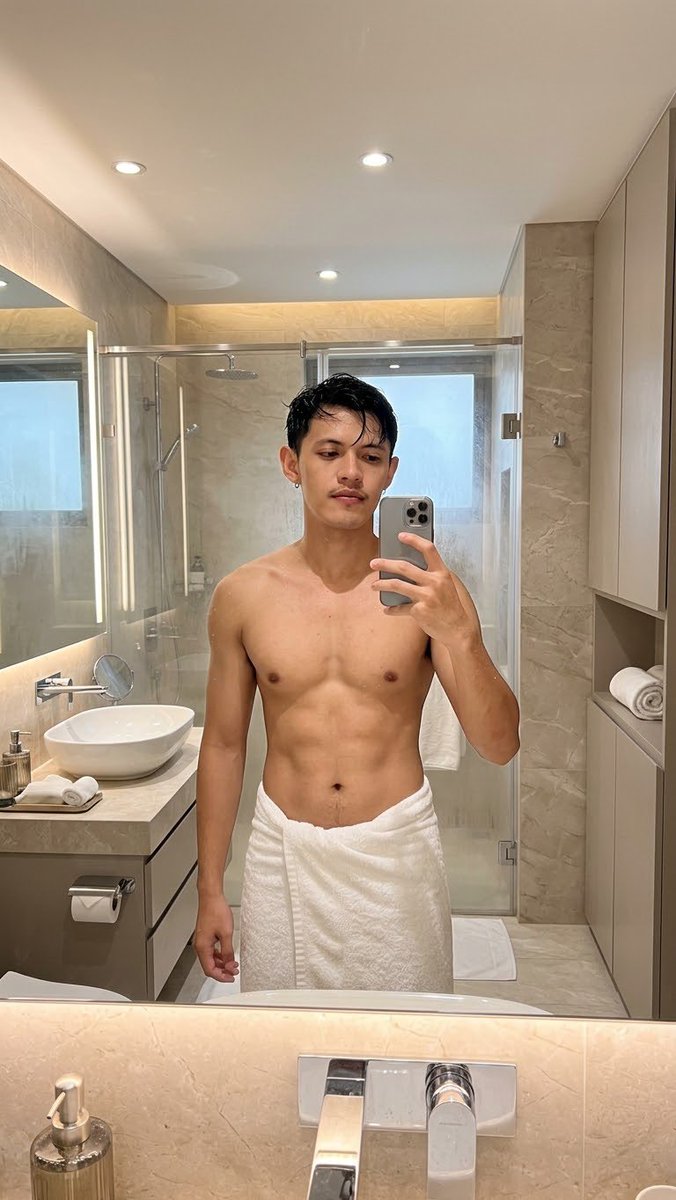 kraiphop01's tweet photo. ขอหุ่นแบบนี้ได้ไหม555
#อยุธยา #โรจนะ #คานหาม #รีทวิตให้ด้วยนะครับ https://t.co/dokIwj1FS1