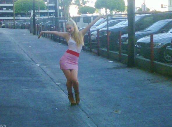 iggyghetto's tweet photo. body tea.. no money no family 16 in the middle of miami https://t.co/69w9Spn1UE
