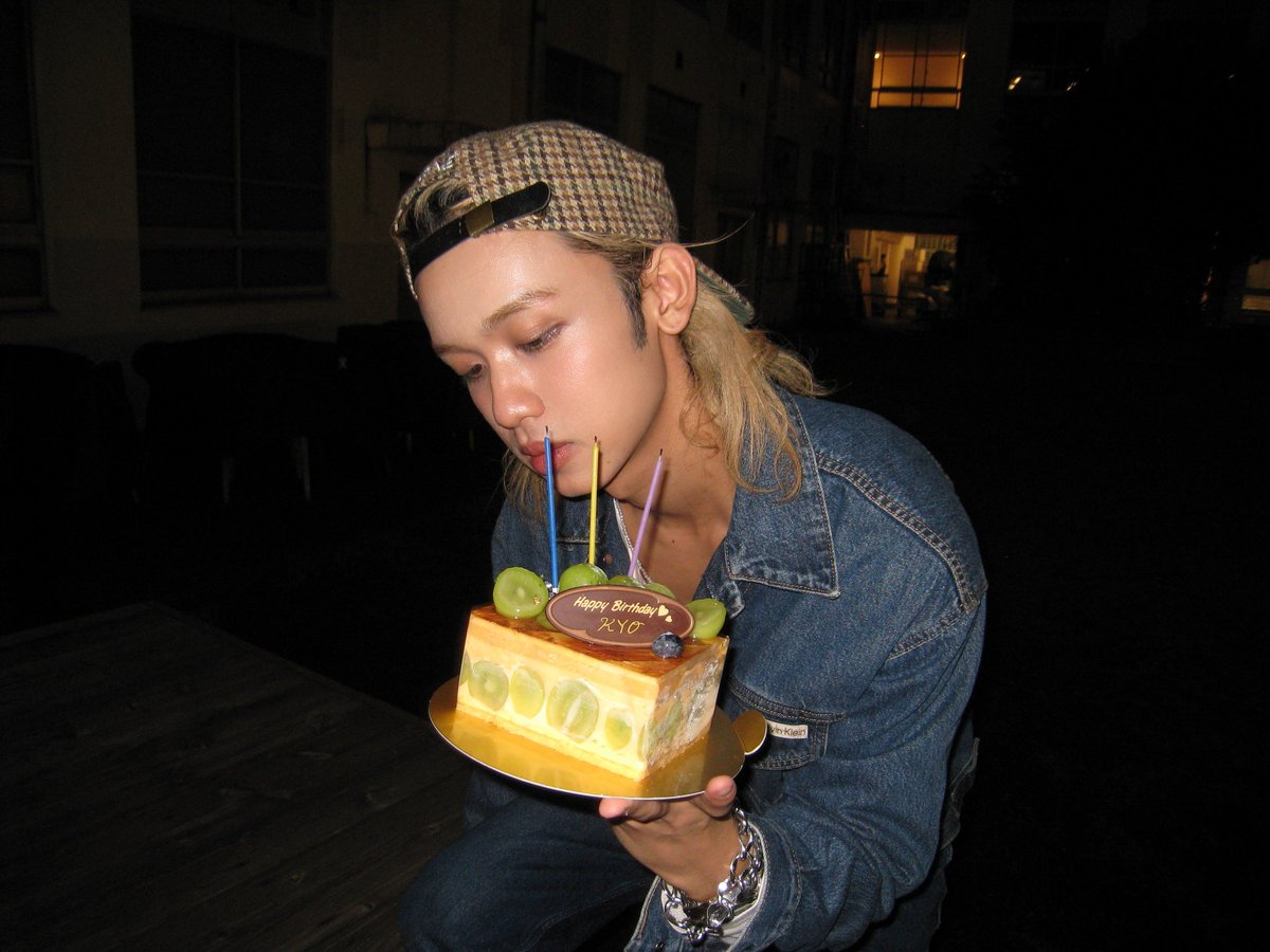 kyoro2927's tweet photo. 26歳
沢山のメッセージと駅広告
ありがとう！
#HappyKYODay https://t.co/pDIAeibM3K