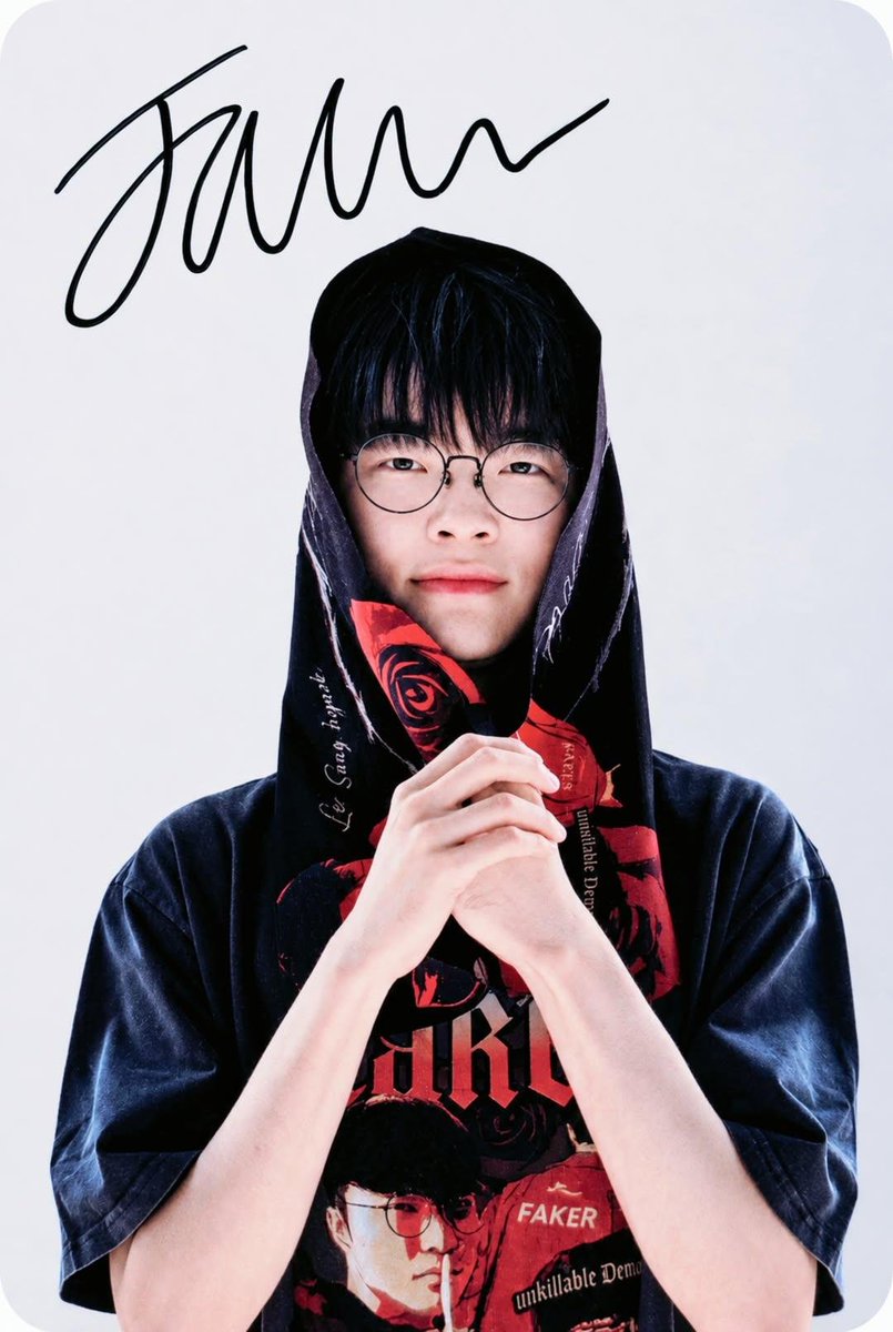 fakerlegacy's tweet photo. these pics are the definition of 'refreshing'. He looks so cute and fresh
진짜 시원하네 🍃

📷 https://t.co/YRDLRWYIVh https://t.co/uLsWBXr6aB