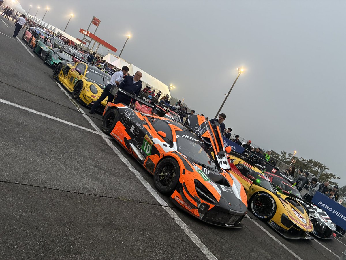 takeru_bianchi's tweet photo. 車検場は今年も楽しかった https://t.co/lciToOTwnr