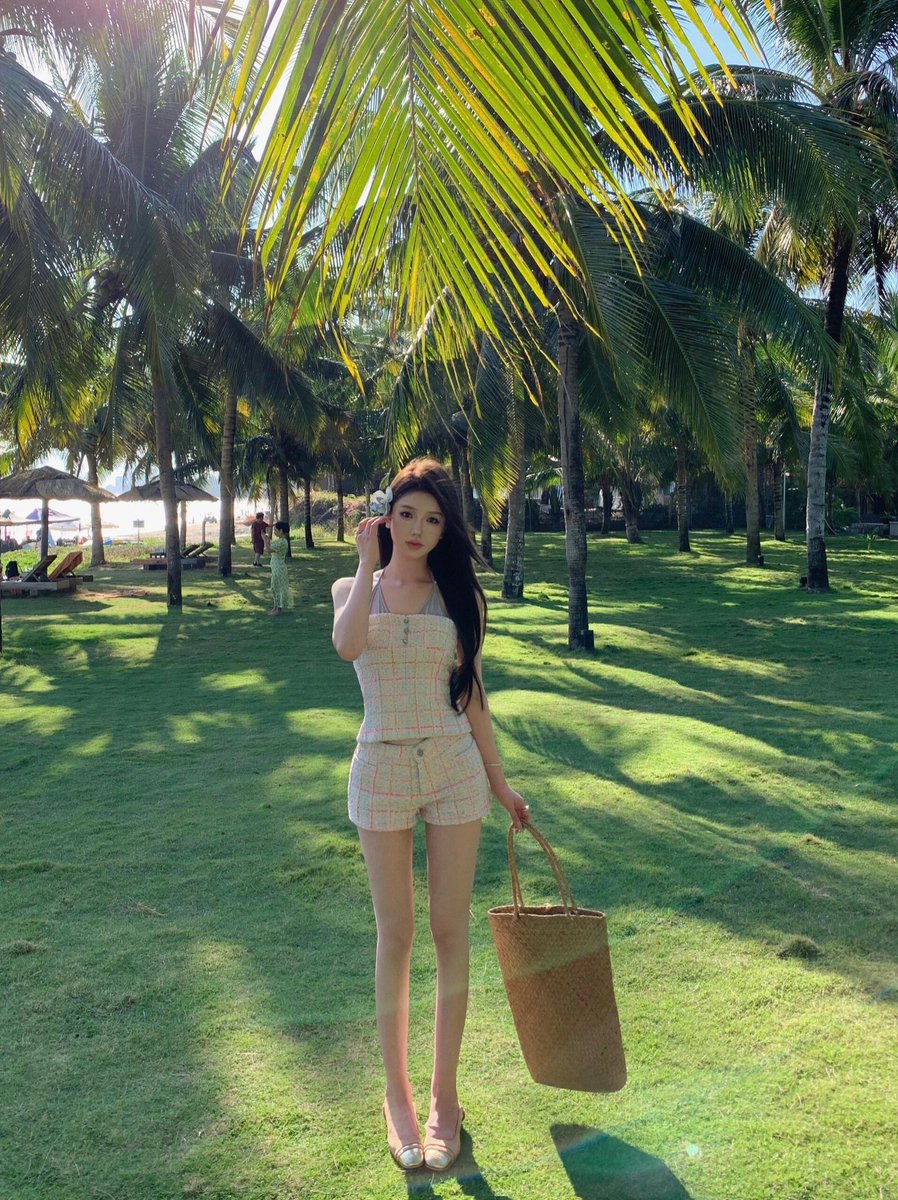 Jayky6668's tweet photo. elegant and ladylike outfit https://t.co/tJr8t50ien