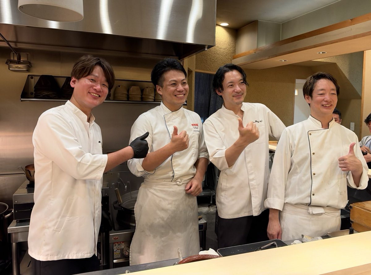 tomiyamah's tweet photo. はぁ美味しかった😆
安定の麺助さんの一杯に心熱くなったり、選りすぐりの食材で料理されたとんかつに圧倒されたり、控えめに行って衝撃の美味しさでした😋

皆さんおつかれさまでした！
この上なく幸せで贅沢な時間をありがとう、心から感謝です😭

#麦と麺助
#とんかつ乃ぐち
#OSAKATONKATSUCLUB https://t.co/yAfAHosUKX