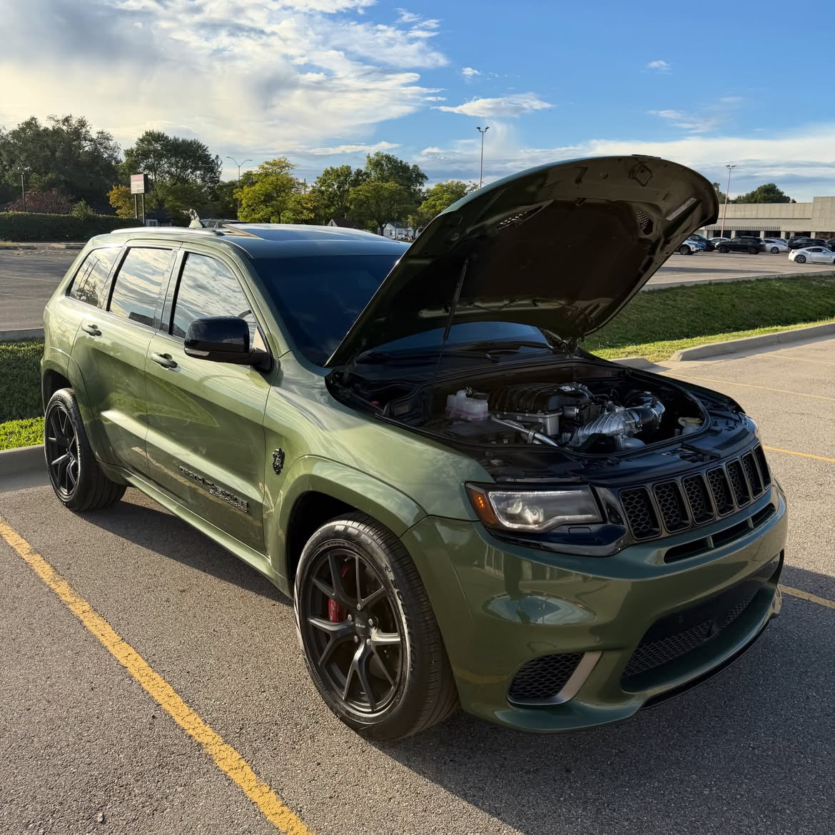 KingOfMopar1's tweet photo. When a standard Trackhawk isn’t chaotic enough. https://t.co/T3P7eMTQ3K