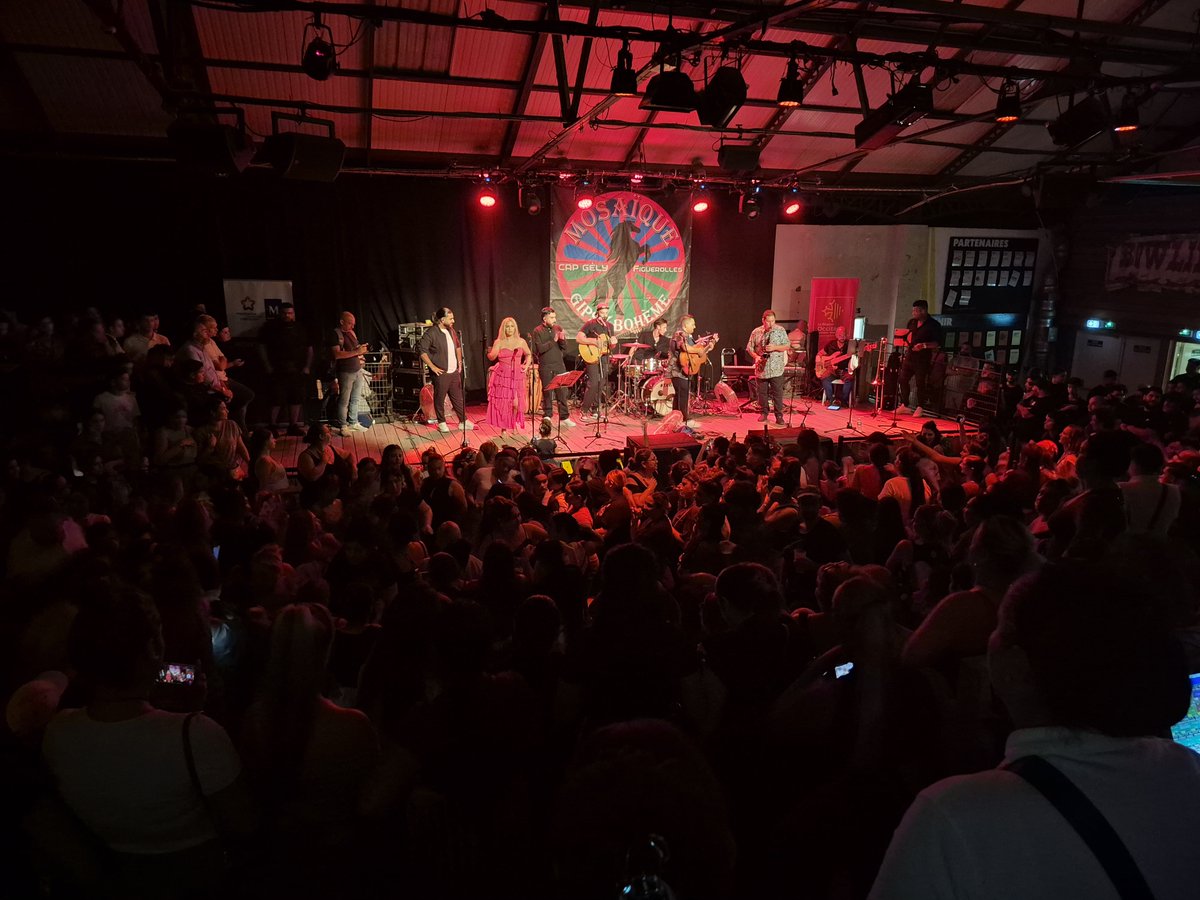 stefhernandez34's tweet photo. #clôture du #Festival #mosaiquegipsyboheme porté par #association #capgelyfiguerolles 
#Merci aux plus de 6000 #festivaliers venus célébrer durant 4 jours la #culture #Gitane et la #rumbacatalane à la halle @tropismeMtp de #ville #Montpellier @MDelafosse https://t.co/INRBfeUMhD