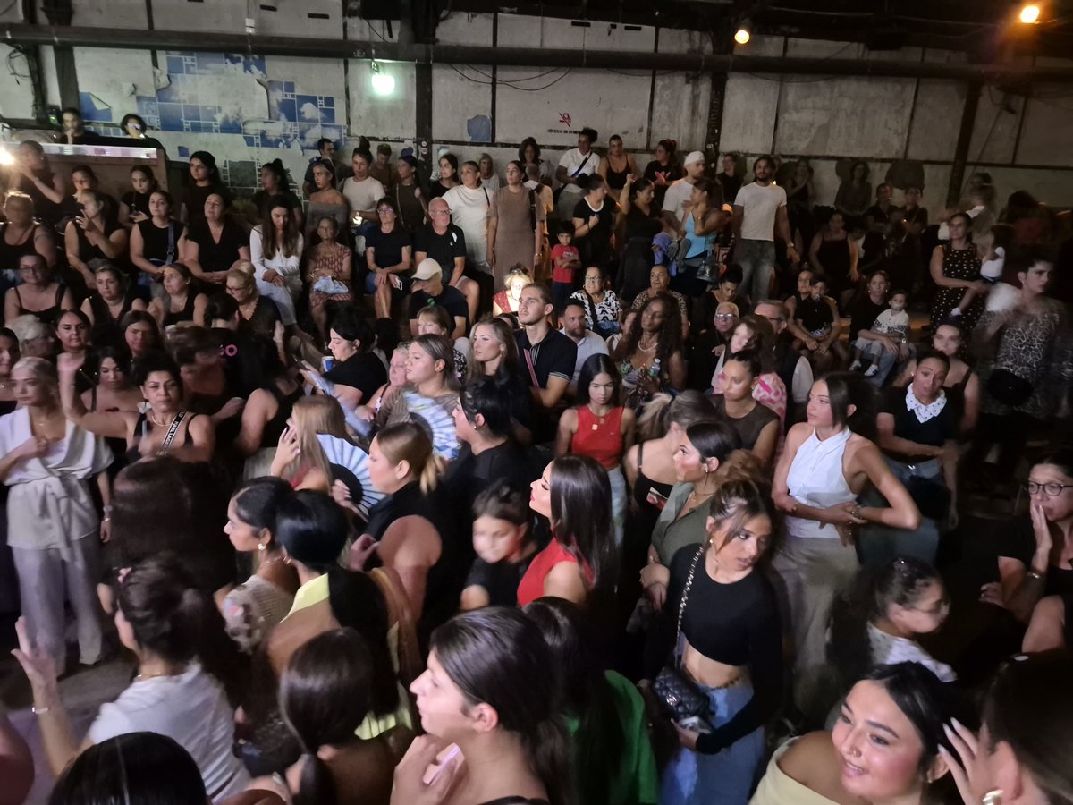 stefhernandez34's tweet photo. #clôture du #Festival #mosaiquegipsyboheme porté par #association #capgelyfiguerolles 
#Merci aux plus de 6000 #festivaliers venus célébrer durant 4 jours la #culture #Gitane et la #rumbacatalane à la halle @tropismeMtp de #ville #Montpellier @MDelafosse https://t.co/INRBfeUMhD