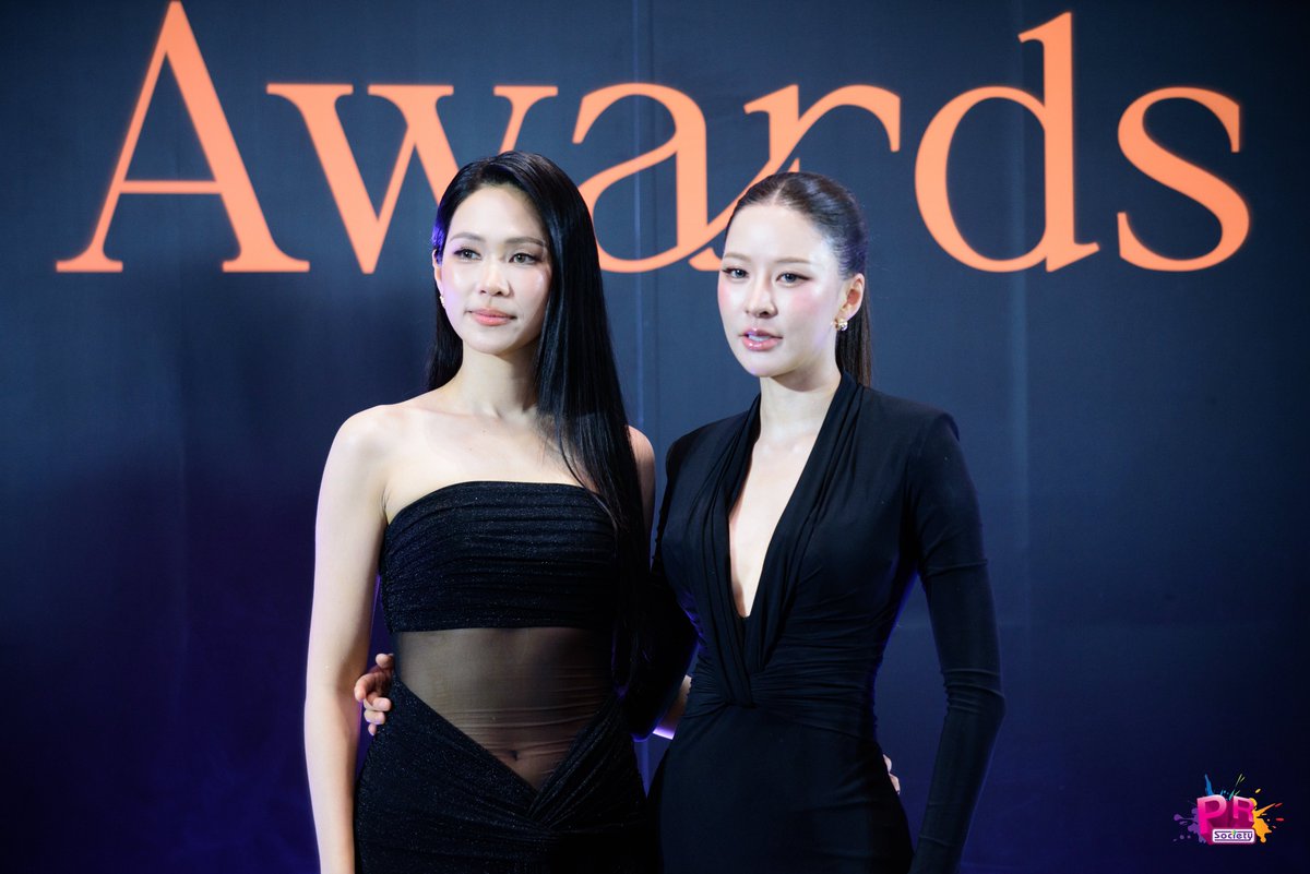PRSocietyNews's tweet photo. สวดสะกด Black Carpet กับสองสาว "ปุยนุ่น-บิ๊นท์" ร่วมงาน FEED X KHAOSOD AWARDS 2026 

PUINOONBINT X FEED KHAOSOD
#FeedxKhaosod2026xPNB 
#puinoonbint 
#Puinoonwrsr #Bintsireethorn
#FEEDxKHAOSODAwards2026 https://t.co/MA3nIUKwdu