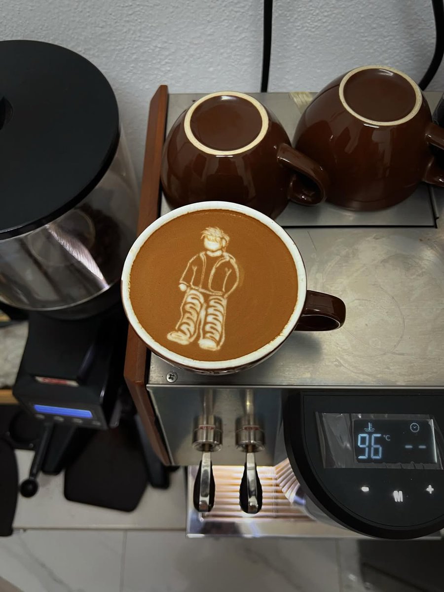 violetandersoni's tweet photo. Shengz Style. Start again. Coffee art by @barista_shengz. https://t.co/uBGzY833St