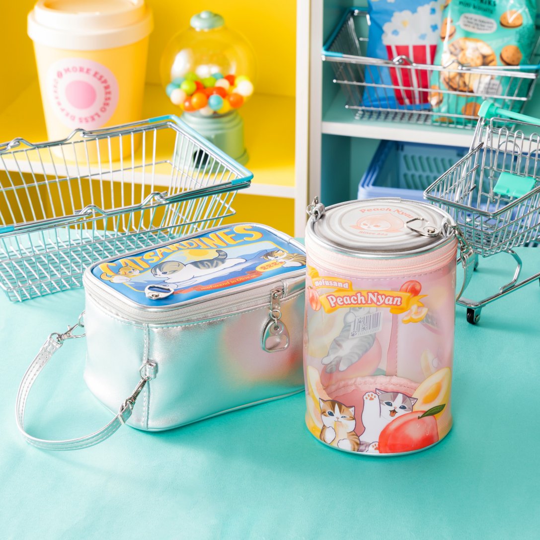 mofusand_market's tweet photo. 🥫新商品🥫

𝗺𝗼𝗳𝘂𝘀𝗮𝗻𝗱 Meow Meow MART
『マスコットポーチ(オイルサーディン缶 / もも缶)』
各 2,860円(税込)

大切なマスコットを
やさしく守って持ち歩き🎒✨

缶詰にすっぽり収まる
にゃんこがかわいい🐱🍑

#もふもふマーケット にて
10/2(金)11時販売開始🛒

#mofusand #モフサンド https://t.co/x5yqY4vDMW
