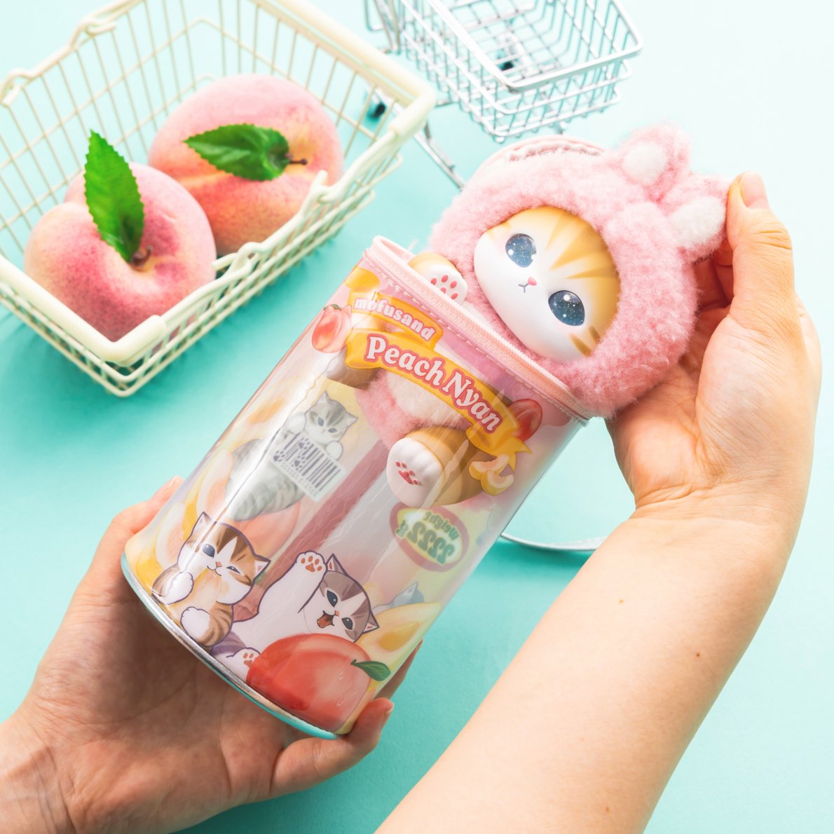 mofusand_market's tweet photo. 🥫新商品🥫

𝗺𝗼𝗳𝘂𝘀𝗮𝗻𝗱 Meow Meow MART
『マスコットポーチ(オイルサーディン缶 / もも缶)』
各 2,860円(税込)

大切なマスコットを
やさしく守って持ち歩き🎒✨

缶詰にすっぽり収まる
にゃんこがかわいい🐱🍑

#もふもふマーケット にて
10/2(金)11時販売開始🛒

#mofusand #モフサンド https://t.co/x5yqY4vDMW
