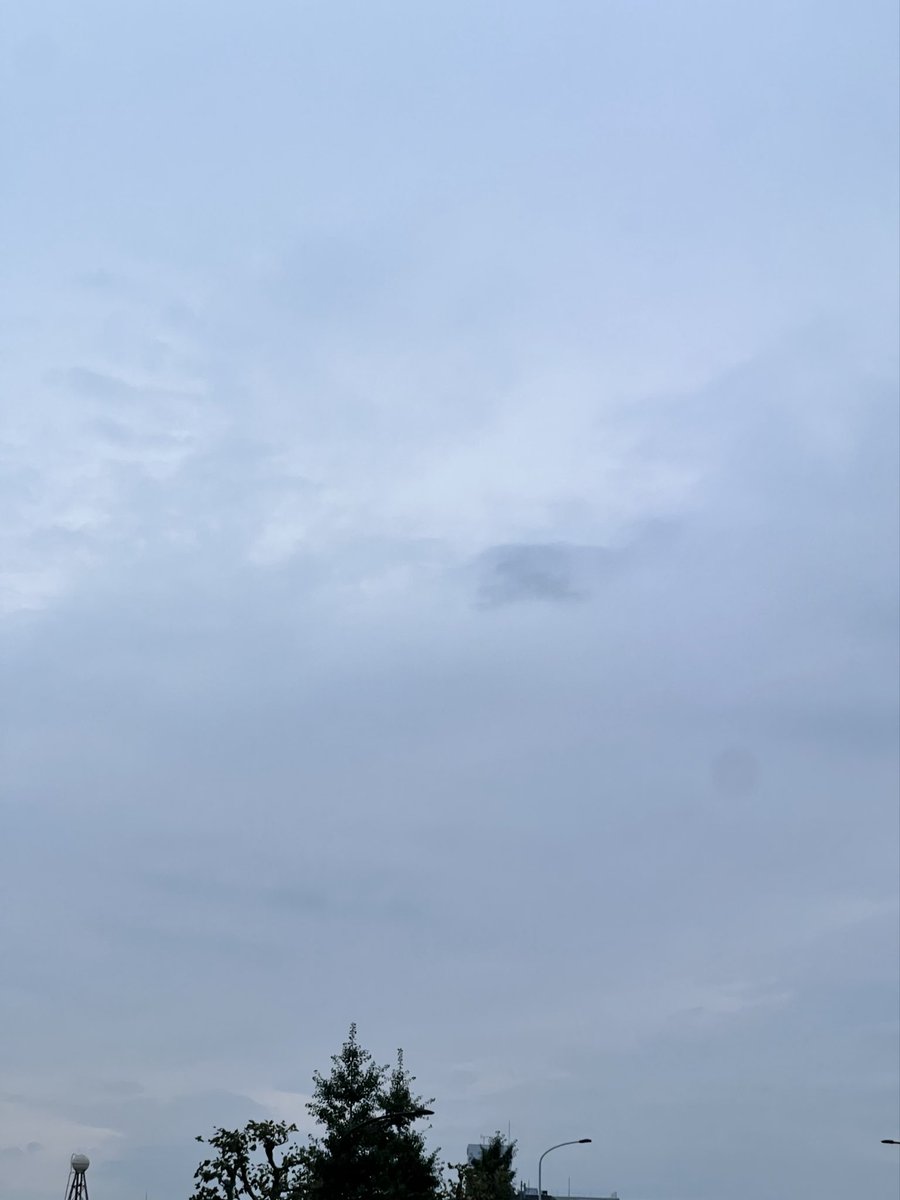 DeepBlueSky1126's tweet photo. Sunday, Sep 27 2026
#東京の日の入り 17:32
#Sunset_in_Tokyo at 17:32
#Todays_evening_sky.
あいにくの…☁️
時々…☂️
#かこそら
#空を見上げれば
#Good_location https://t.co/7dP8LofNrL
