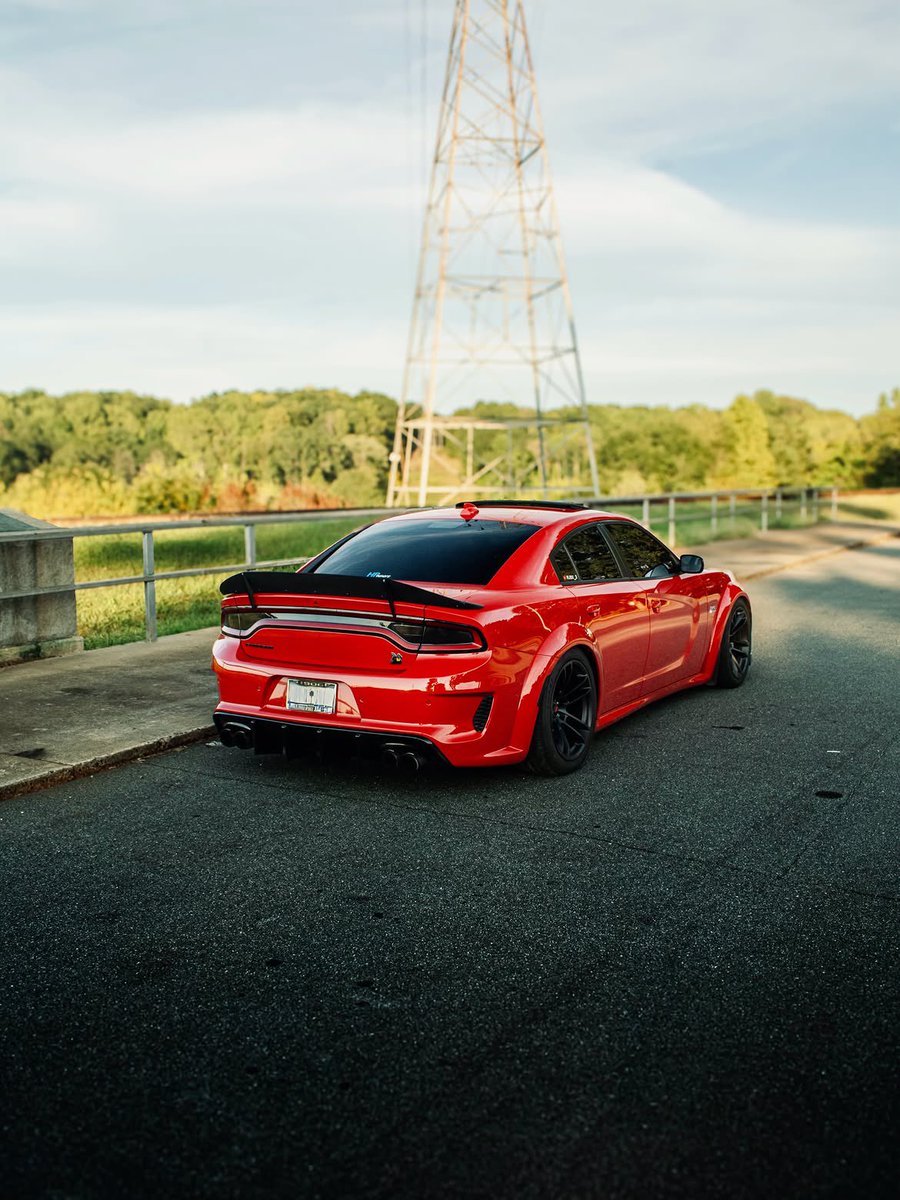 KingOfMopar1's tweet photo. Extra wide, extra loud, extra red. https://t.co/Hb7MTdN6of