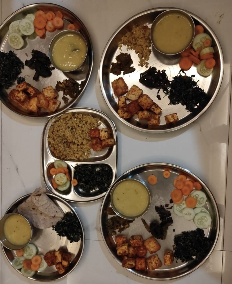 DietDrsayajirao's tweet photo. sedentary people should keep their carb intake as per their activity levels not just by habits / culture. https://t.co/jUcdkGWVtU
