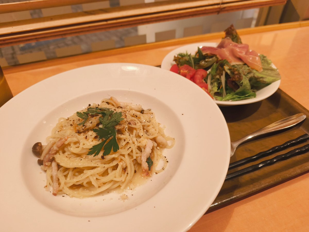 JagdPixy's tweet photo. 夕飯は一丁目で
これ食ったら家帰るど https://t.co/gmrD4l3IuO