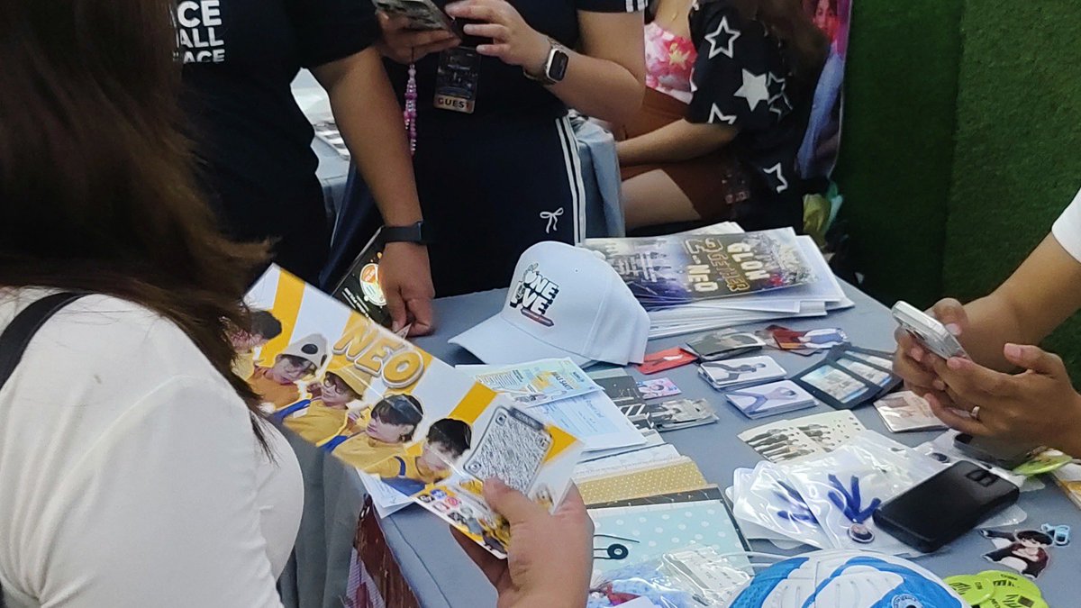 AranetaCity's tweet photo. It’s the 11th PPOP Music Awards at the #CityOfFirsts! 🏆🇵🇭

Join the special event with your fellow fans and catch all your favorite artists today at the 📍 Activity Area, Lower Grond Floor, Farmers Plaza. 🤩✨💖

#AranetaCity #FarmersPlaza https://t.co/a0FpS5b8KO