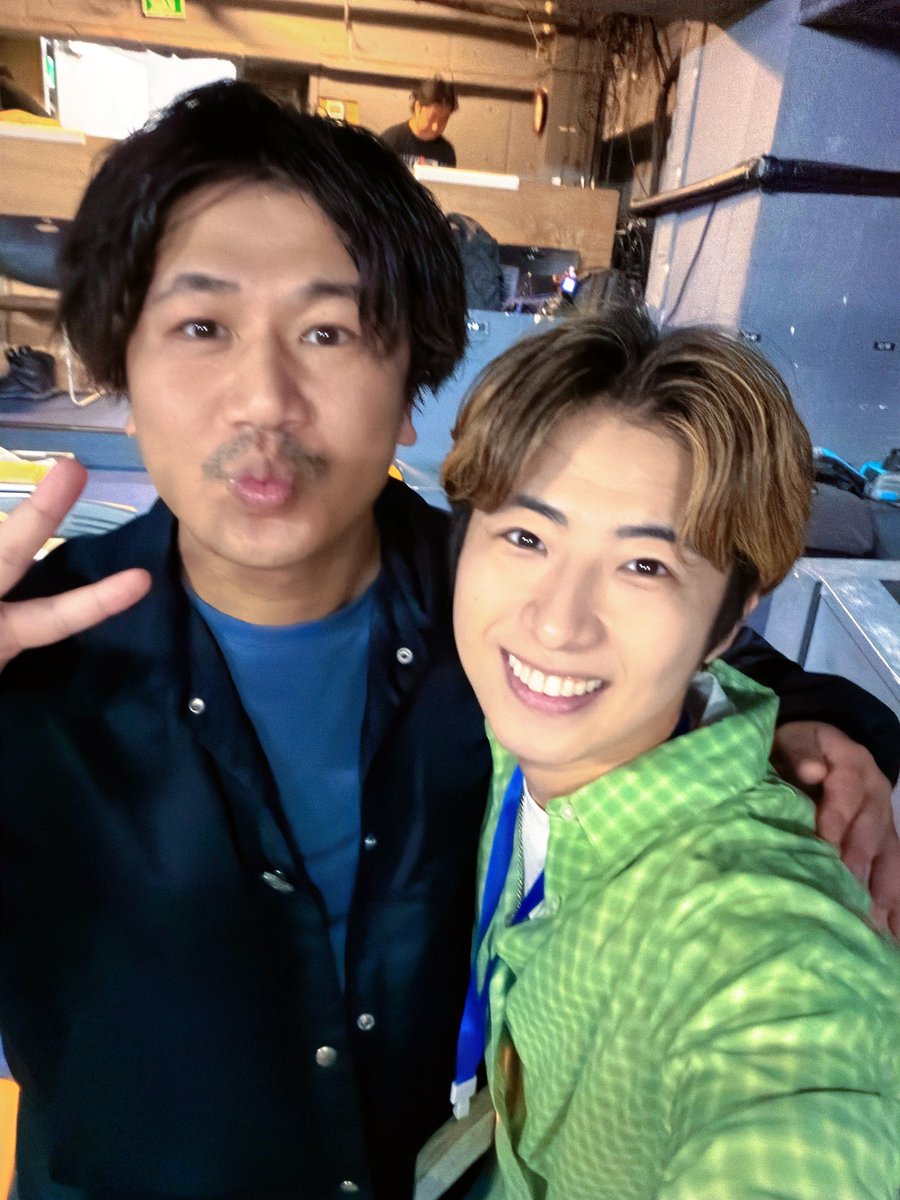 ryusei_h1102's tweet photo. シルバーコレクターズ大千秋楽
ありがとうございました！！！

はじめてのおぶちゃ参加で
こんなにも居心地良くてアットホームな
座組と一緒に過ごせた1ヶ月は
かけがえない大切な時間でした。
毎日稽古行くことも座組の誰かに会うことも
ワクワクして終わらないで欲しいとまで
思いえるほどに幸せな場所でした😭

今日ここまで背中でしっかりと見せてくれる
座長の真一くんは憧れるかっこいい
大きな器でドシッと引っ張ってくれました
僕はお芝居も人柄もこんな素敵な
人になりたいなって心から思える人に
出会えて嬉しいです。
お芝居ご一緒に出来たこと絶対忘れません。

大部さんが沢山悩んで乗り越えて書き下ろしてくださったこの【シルバーコレクターズ】は、僕自身これまでの出来事もこれからの出来事もこのままでいいのかな？と疑問詞してる自分の背中をそっとおしてくれた作品になりました。
こんな素敵な場所に誘って下さり心から感謝しかないです。ありがとうございます。
またおぶちゃ、出たいです。いや、絶対出してください笑

そして千秋楽まで一緒に駆け抜けて下さった皆さんにも感謝出いっぱいです。
今日までシルバーコレクターズを大切に見守ってくれてありがとう。
また必ずおぶちゃで会いましょうね🥰

なによりも、阿部ちゃん。
俺がいない間に蒔田を生かしてくれて
ありがとうございます
阿部ちゃんの人柄に何度も助けられました
一緒にやる相手が阿部ちゃんで
ほんとに良かったです！！🔥

改めまして。本日まで
ご来場ありがとうございました！！

#シルバーコレクターズ
