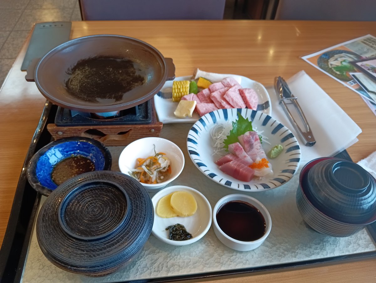 sandakyouso's tweet photo. 木曜日に気分転換してきた。
淡路島の夢舞台。
ランチにキトラさんの和食にしたけど、めっちゃ美味かった。
メニューは昔ながらの和食のお店って感じで、懐かしさもあった。 https://t.co/2a3v3AISyN