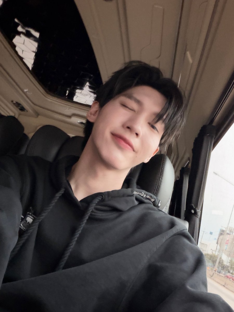 tnbau1's tweet photo. AOU X URANUS KORAT  
#UranusClinicxAou

ขอบคุณทุกคนมากๆนะค้าบบ ขอบคุณ Uranus Cilnic ด้วยนะค้าบ วันนี้สนุกกันมั้ยงะ 55555 ดีใจที่ได้เจอทุกคนบ่อยๆนะครับ แล้วก็ดีใจที่ได้ไปหาทุกคนด้วย ขอบคุณทุกคนที่เป็นห่วงนะค้าบบ เป็นห่วงทุกคนเหมือนกันน ไว้เจอกันใหม่นะครับ เดินทางกลับบ้านปลอดภัยนะครับ ขอบคุณคนที่มาหา แล้วก็ขอบคุณทีมหน้าจอด้วยนะครับ ไว้เจอกันใหม่นะครับทุกคนเลิฟๆ ❤️✌🏻🤟🏻