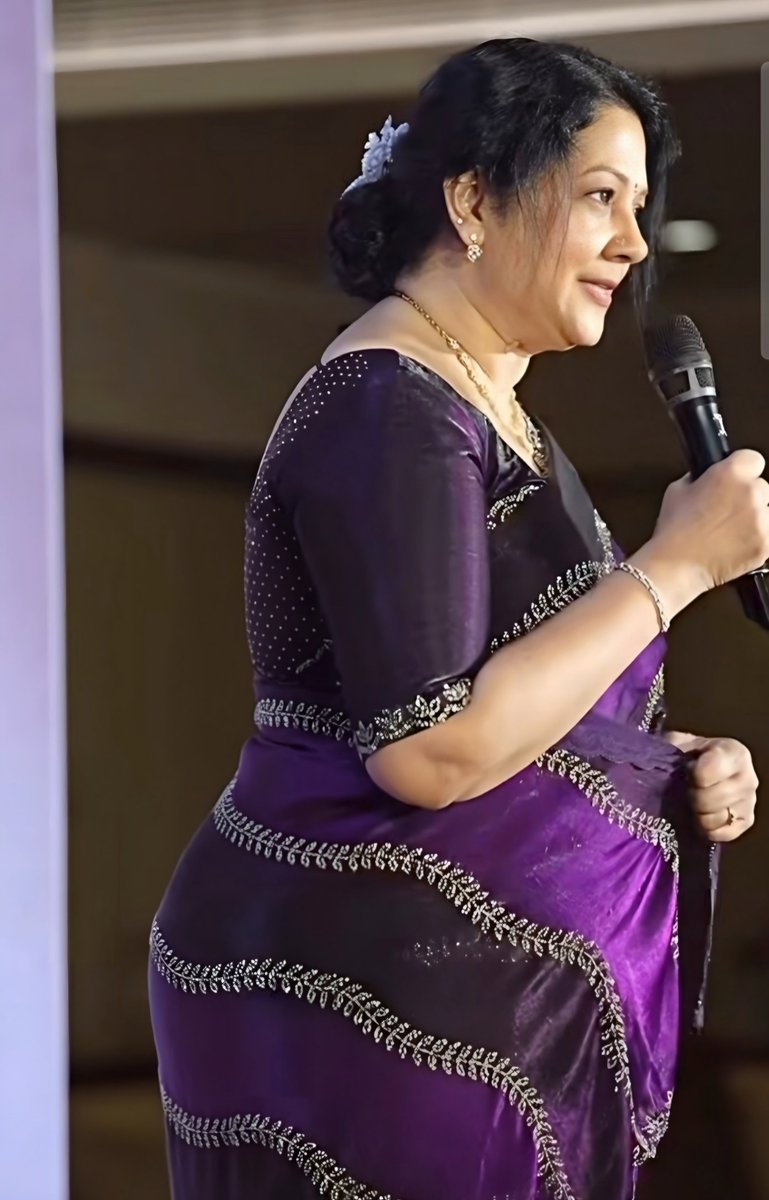 Cuolpt_12's tweet photo. ശാന്തി കൃഷ്ണ🫦

എൻ്റെ അമ്മയ���ടെ അതേ വെളുത്ത് തുടുത്ത ശരീരവും, അതേ ചക്ക നെയ്യ് കുണ്ടിയും🔥

ഈ വയസിൽ ഇമ്മാതിരി ചരക്ക്. ഇവളെ തുണിയില്ലാതെ ഇങ്ങനെ വന്നു നിൽക്കുന്നത് ഓർത്ത് നോക്ക്. 

ഇവളെ മുഖത്ത് ഇരുത്തിയാൽ സ്വർഗ്ഗം🔥 https://t.co/SVKSeN1yv4
