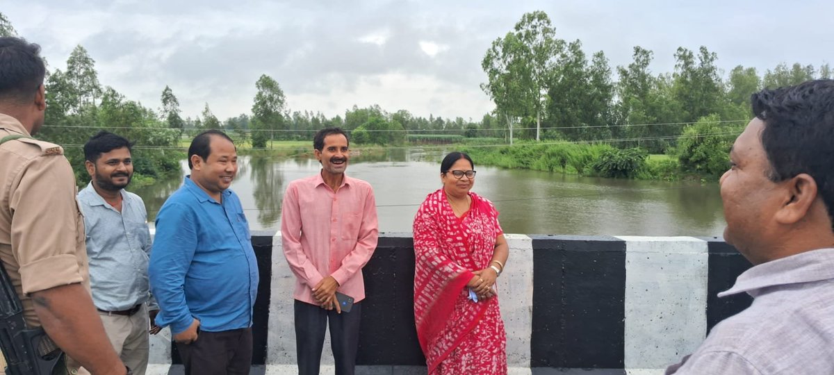 BDOpowayanspn's tweet photo. मान्यनीय पूर्व विधायिका जी पुवायां द्वारा बाद एवं फसलों में क्षति का निरीक्षण किया गया https://t.co/MNebR9ndL9