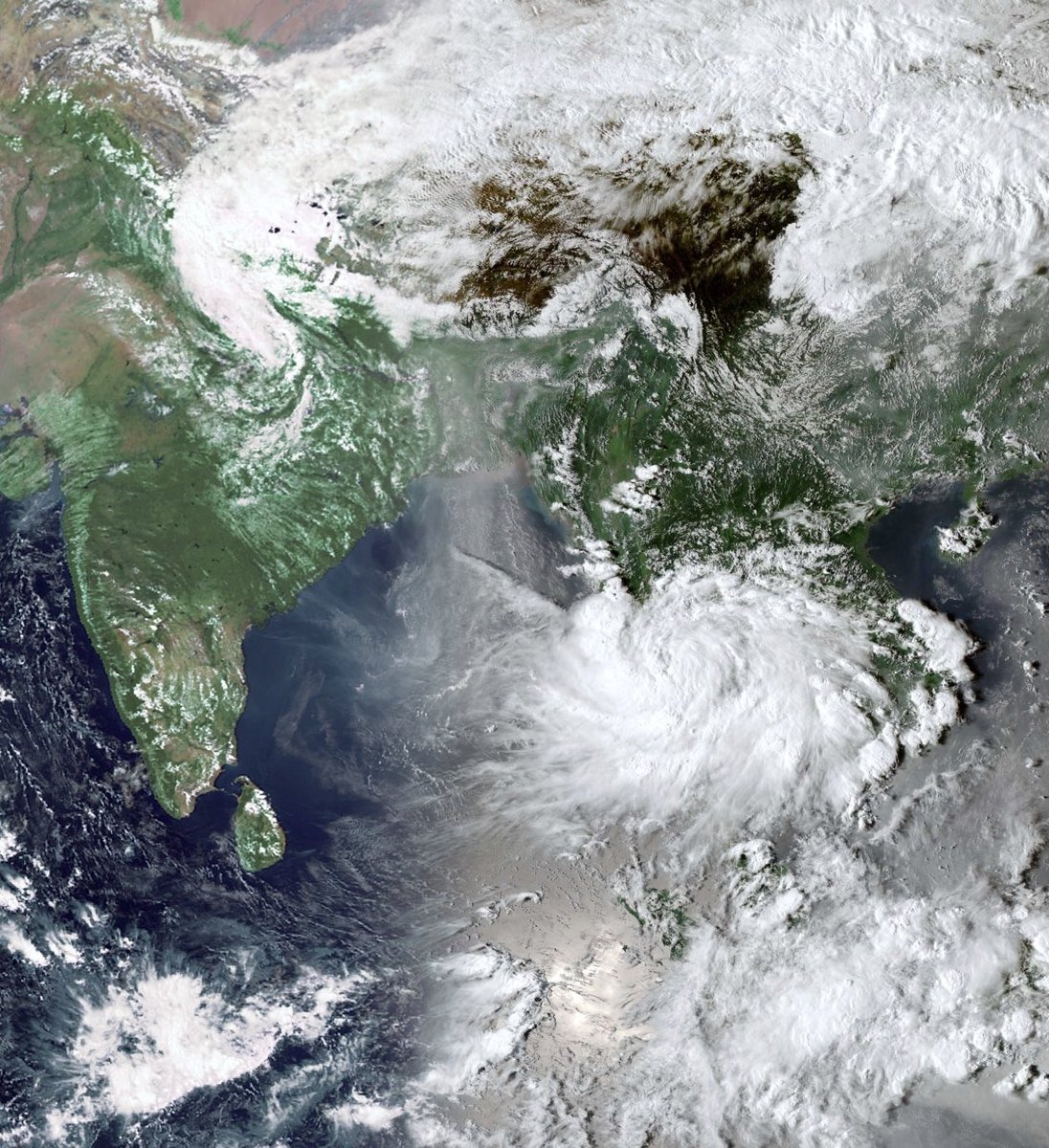 OdishaWeather7's tweet photo. What a beautiful structure over Thailand &amp; adjoining Andaman sea!! https://t.co/xBn0To5Hoe